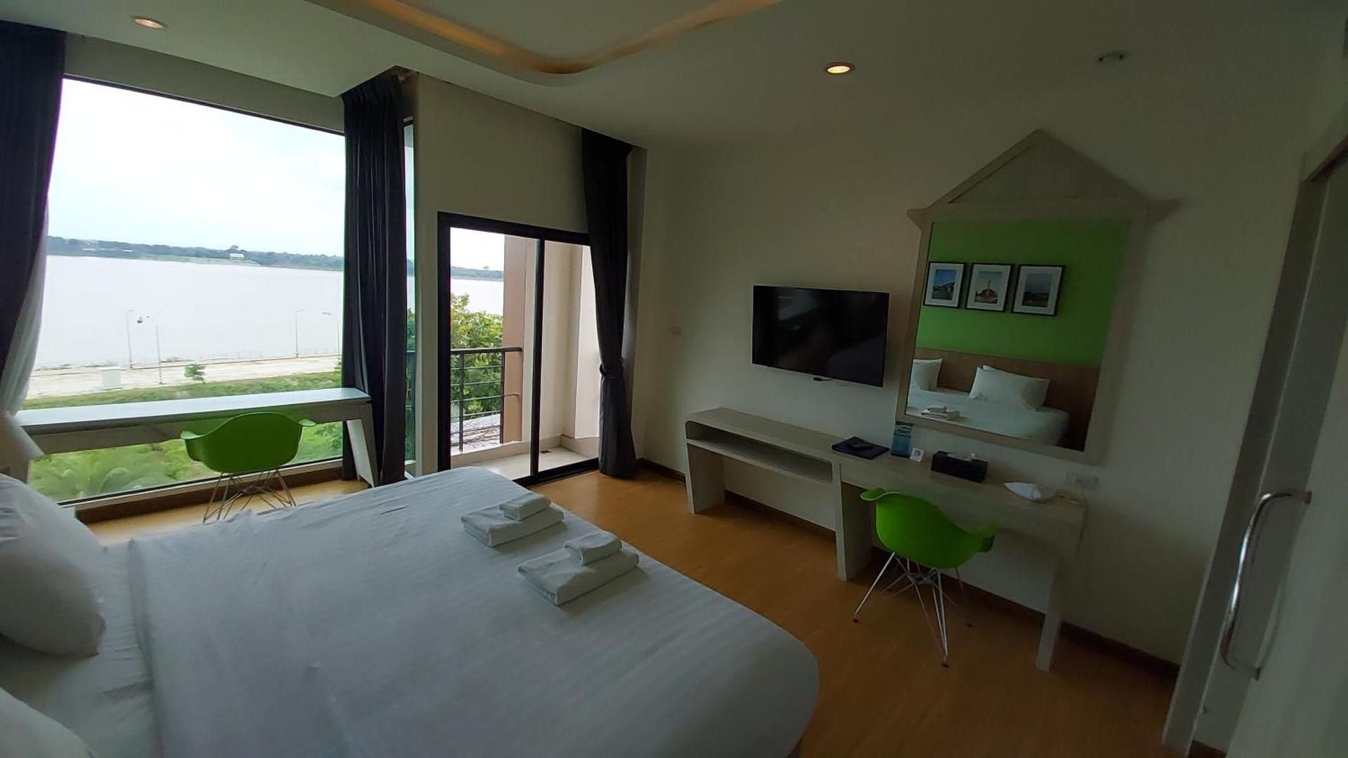 The River Hotel Queen Suite 2