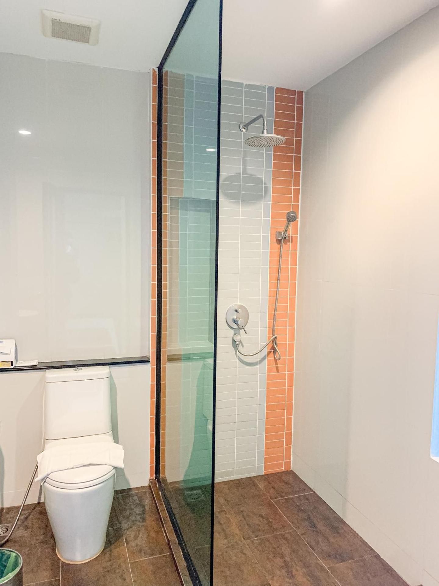 The River Hotel Queen Suite 3