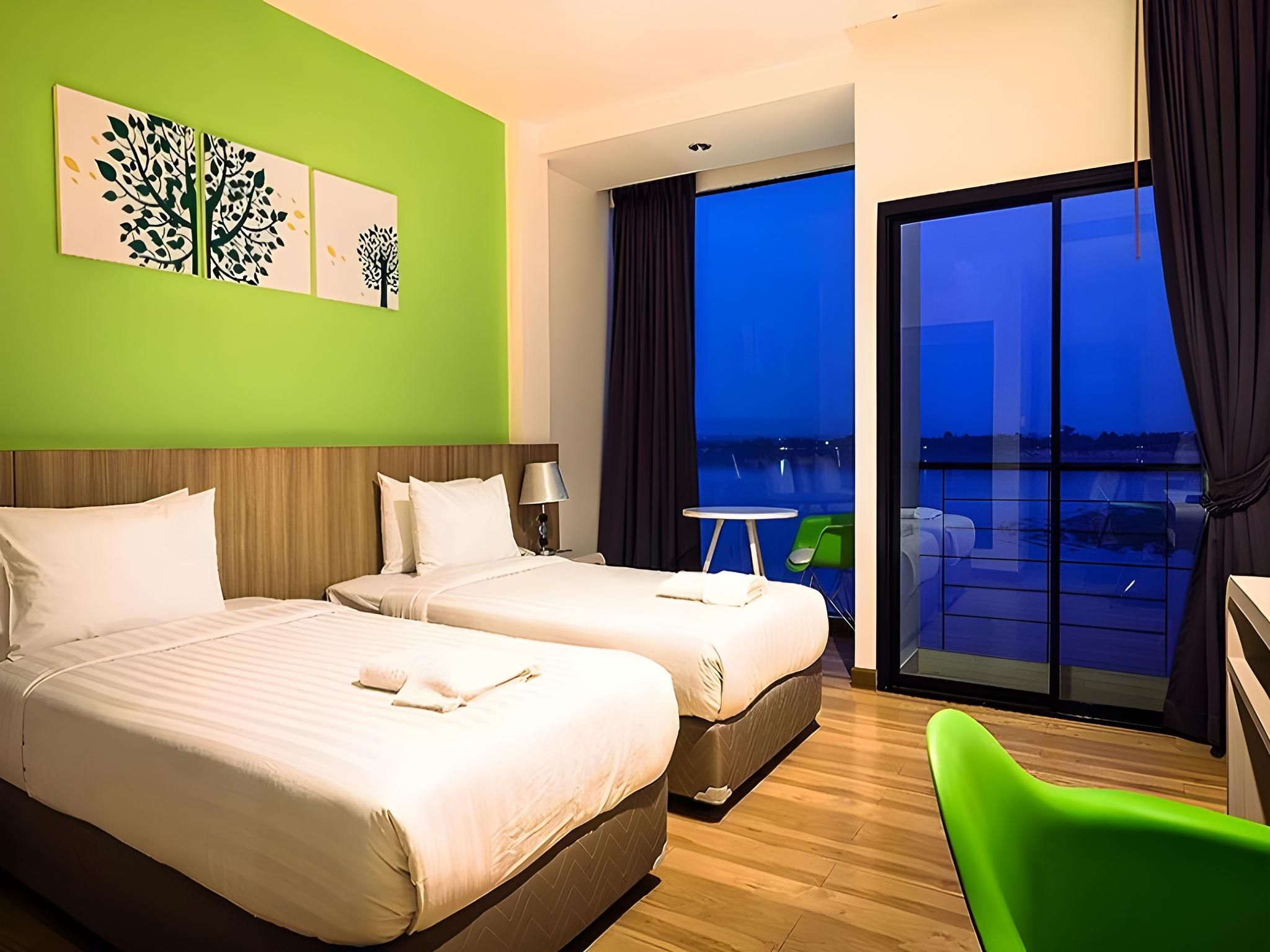 Deluxe Double or Twin Room With Window