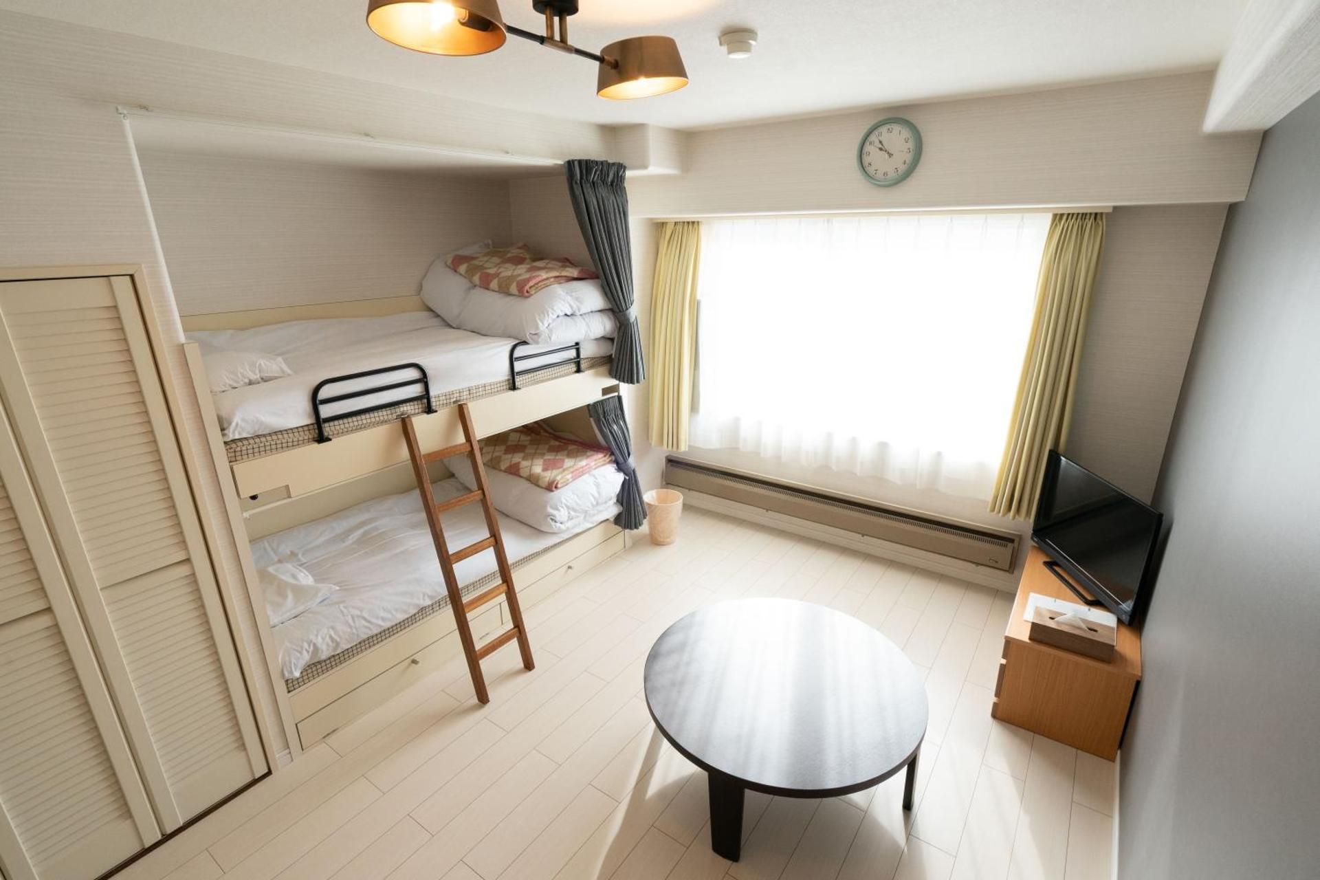 Superior Western Room 814
