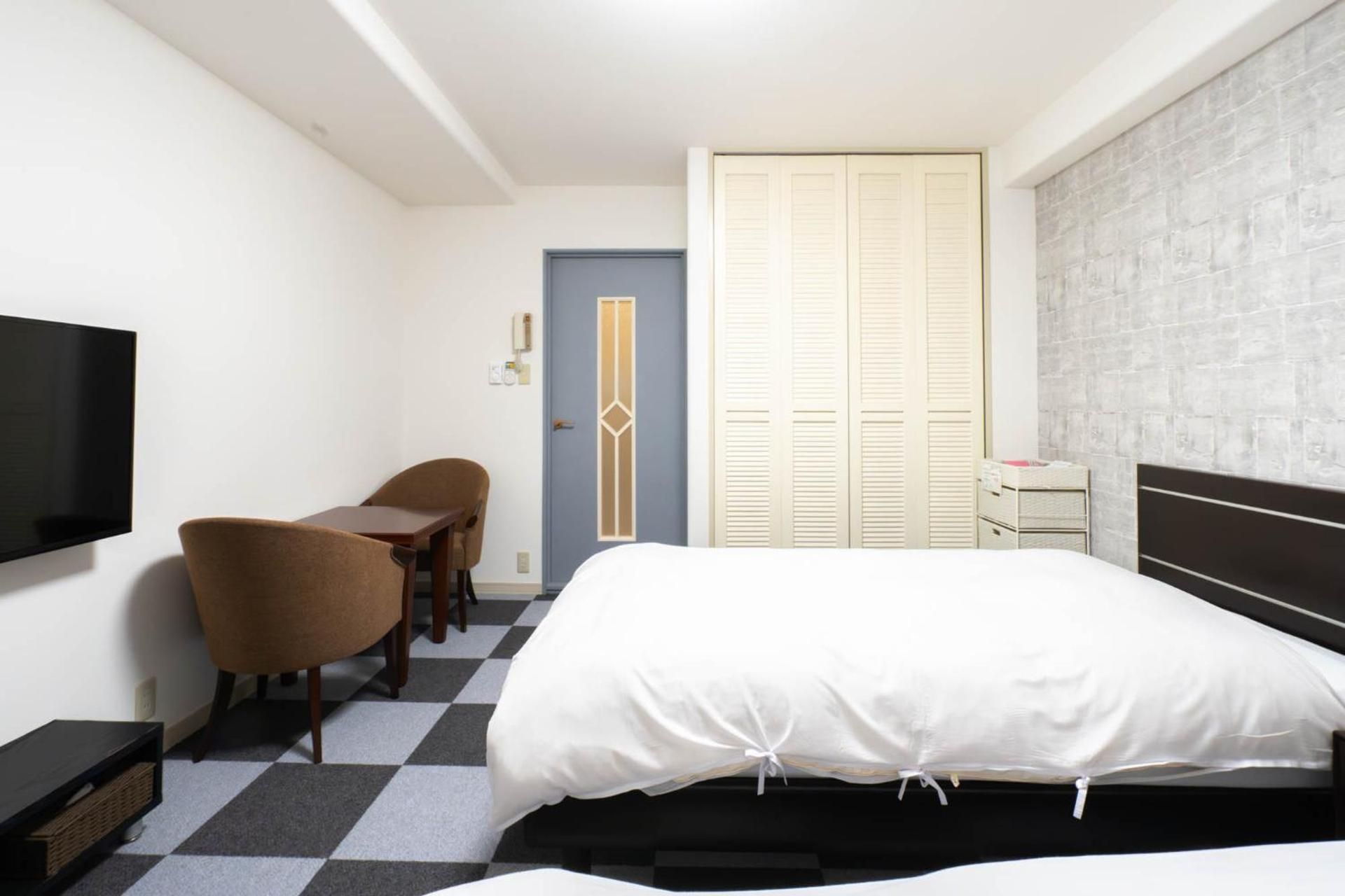 Superior Western Room 707