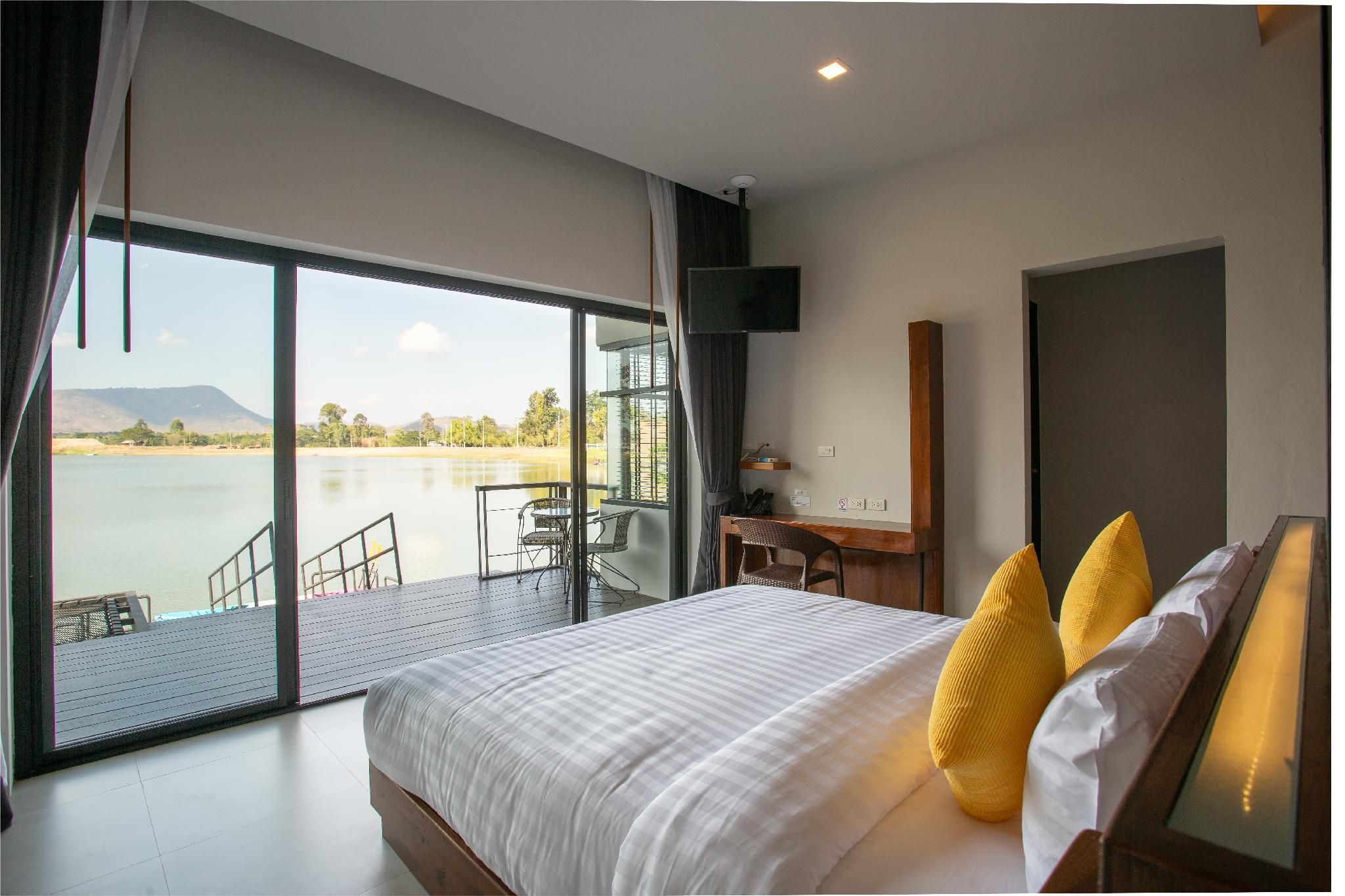 Montoro Resort @Nongyaplong Deluxe King Bed Room