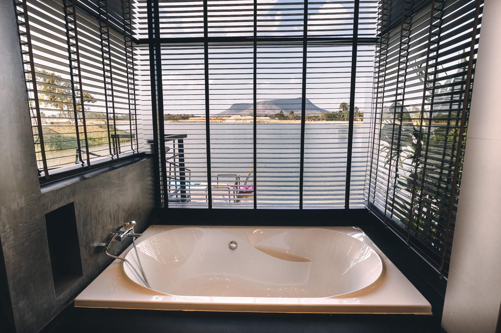 Montoro Resort @Nongyaplong Deluxe King Bed Room 3