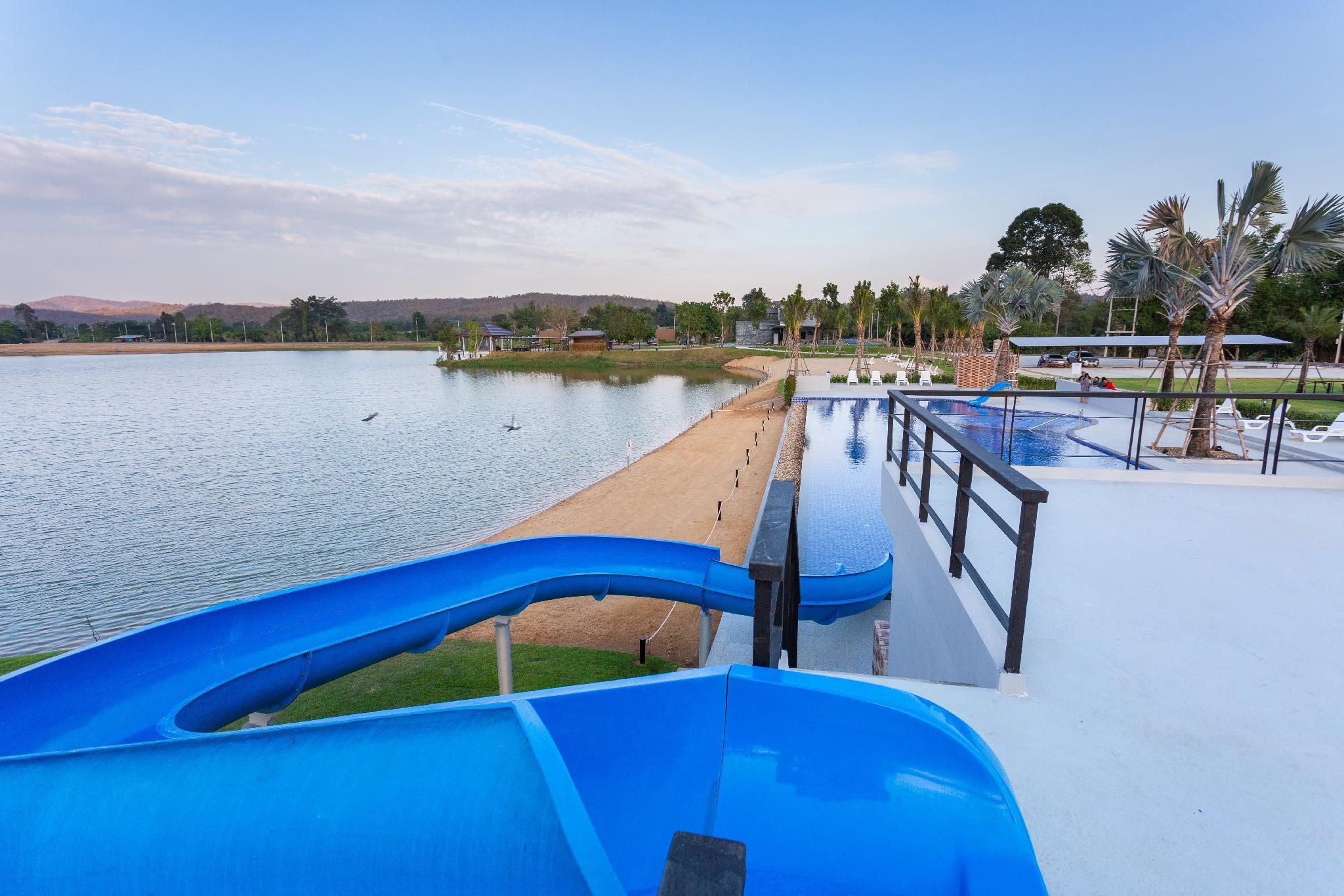swimming pool [outdoor]