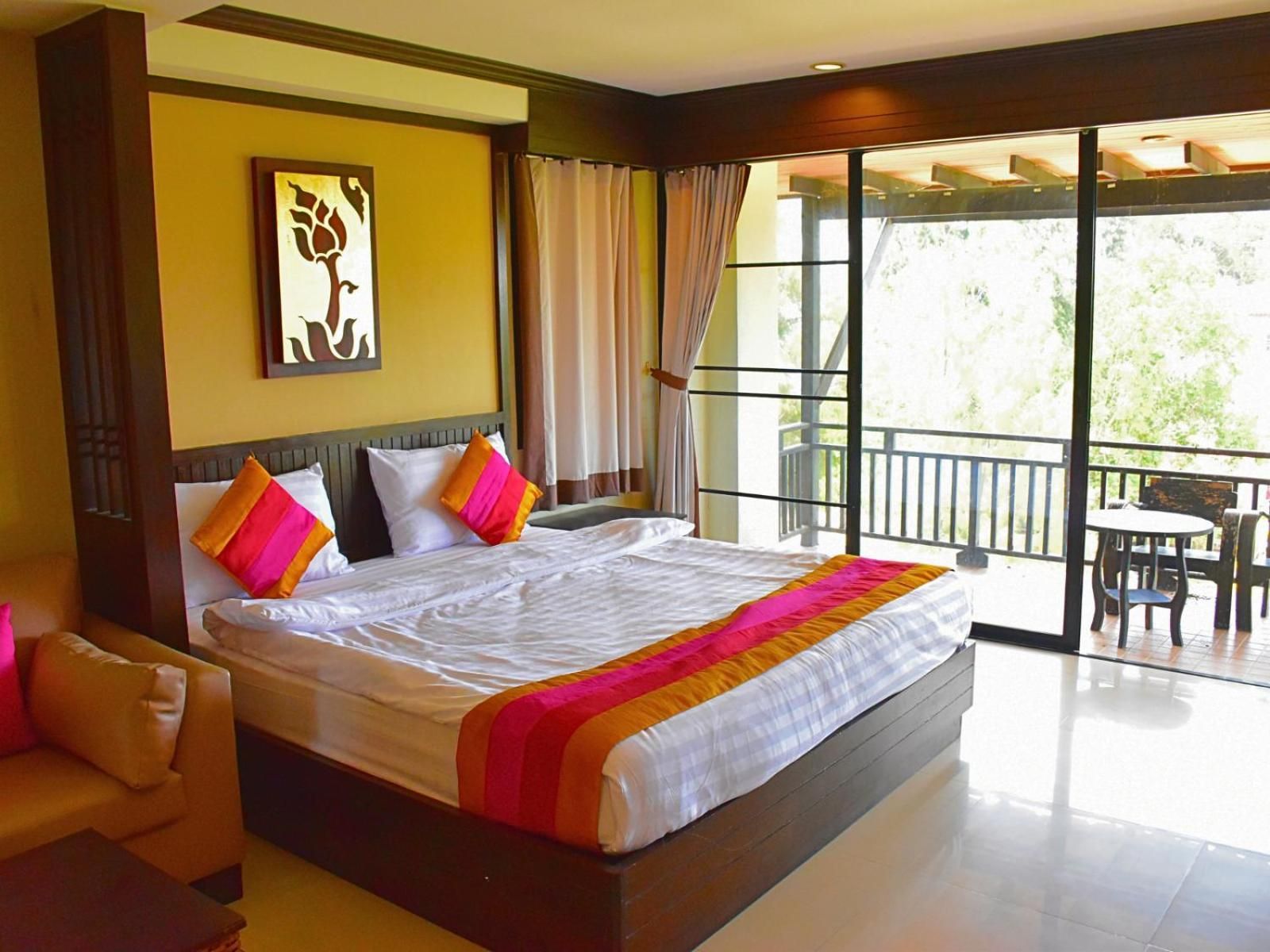 Puektian Seaview Condotel Deluxe Room (2 Adults + 1 Child)