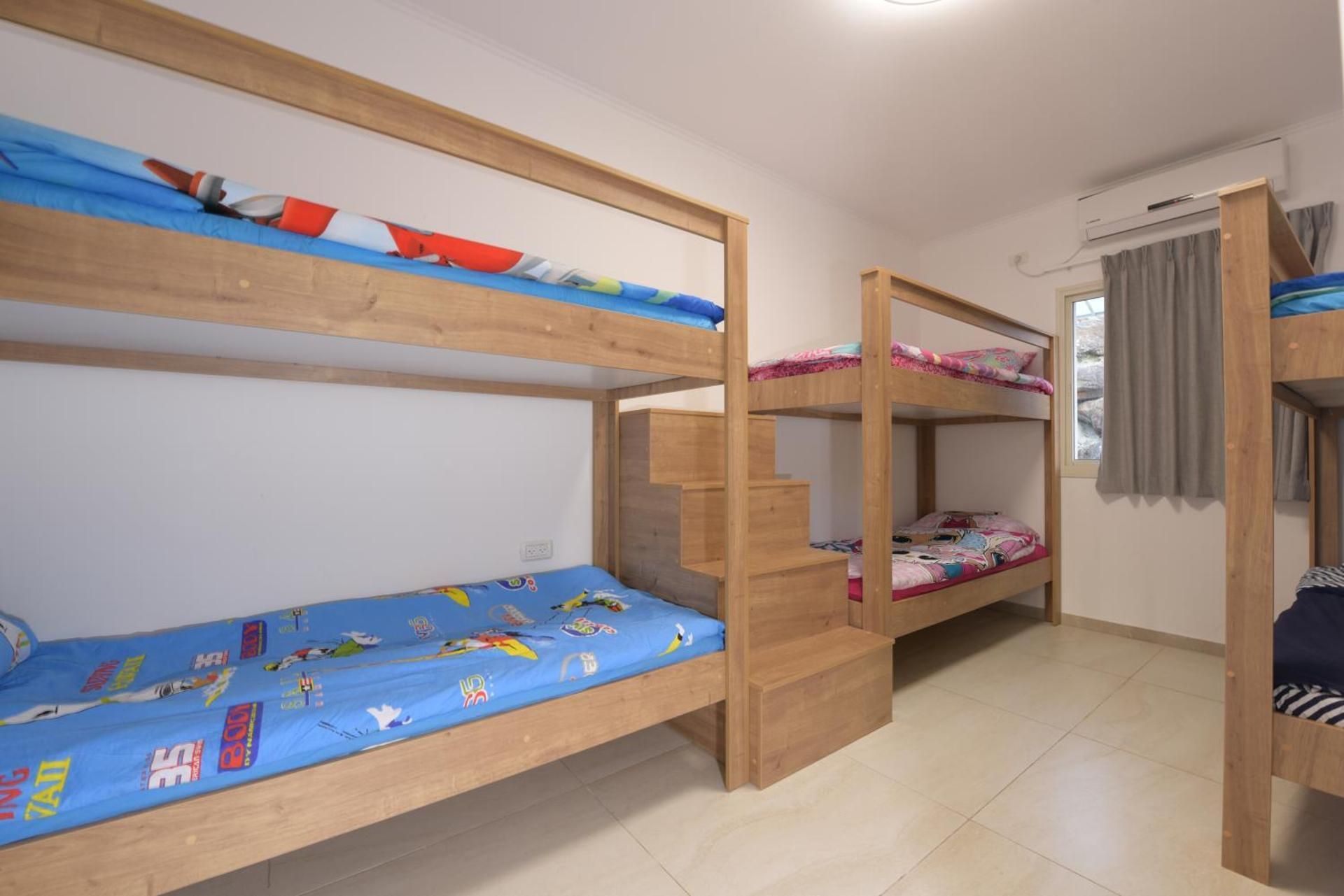 Deluxe Family Room