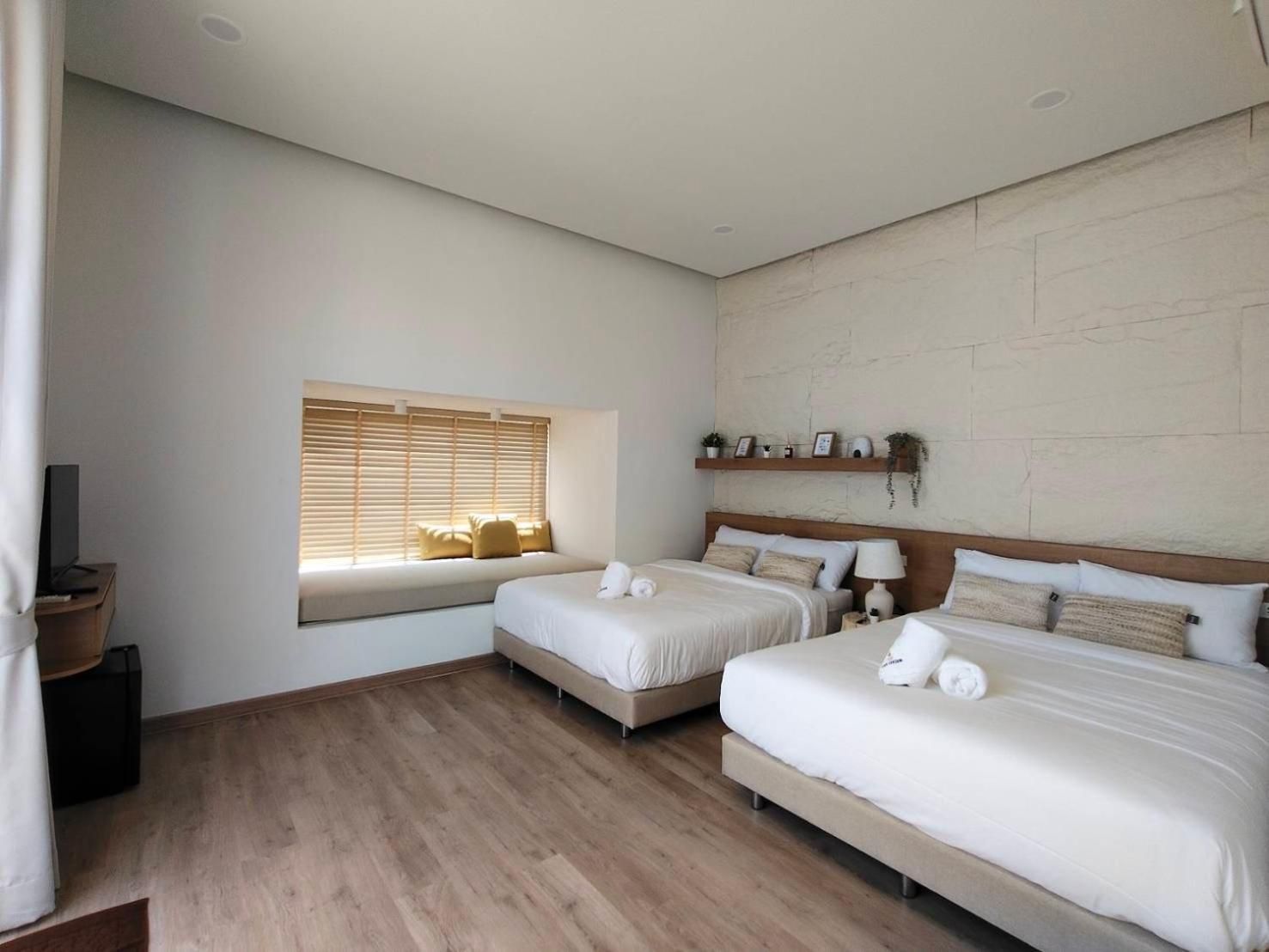 Quadruple Room with Private Bathroom