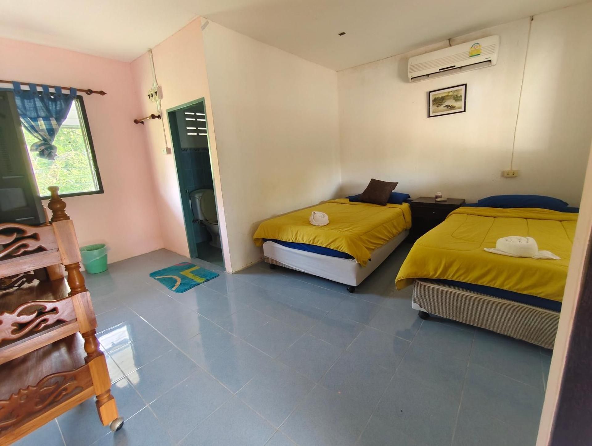 LungYod Guesthouse Superior Twin Room