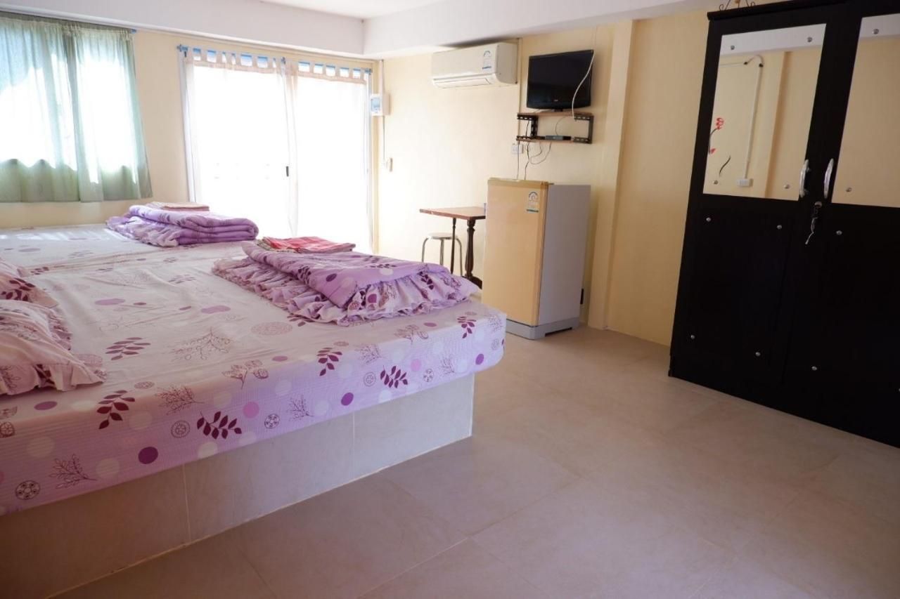 Quadruple Room with Private Bathroom
