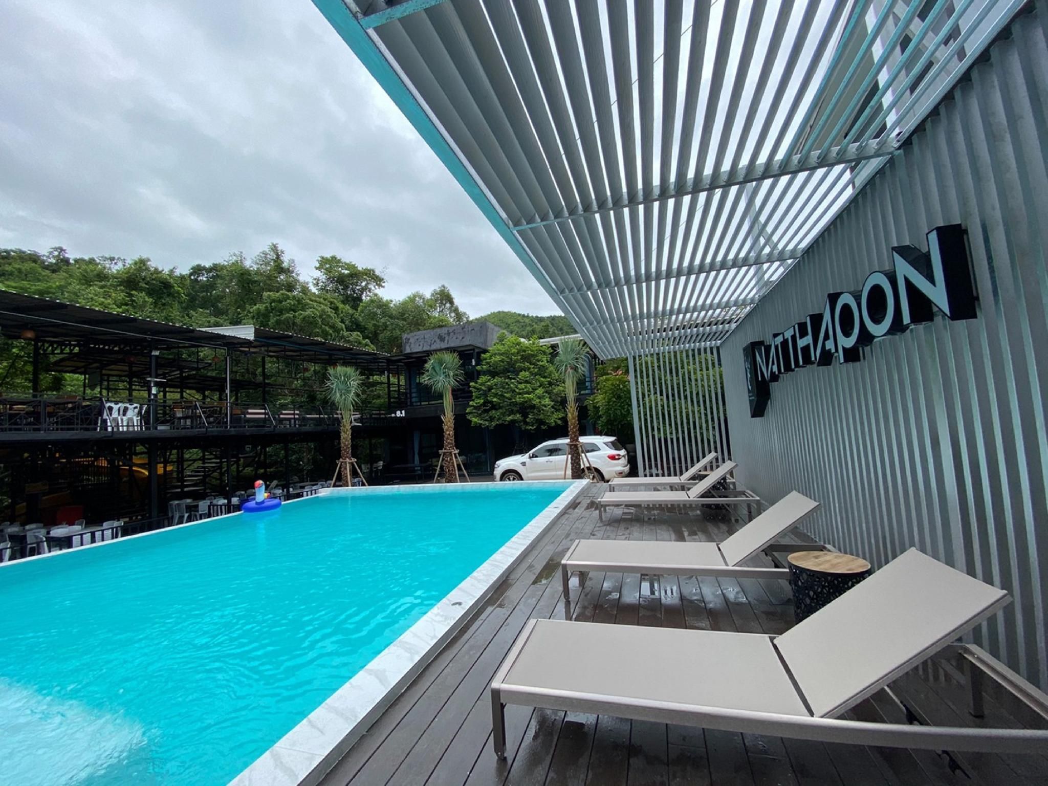 swimming pool [outdoor]