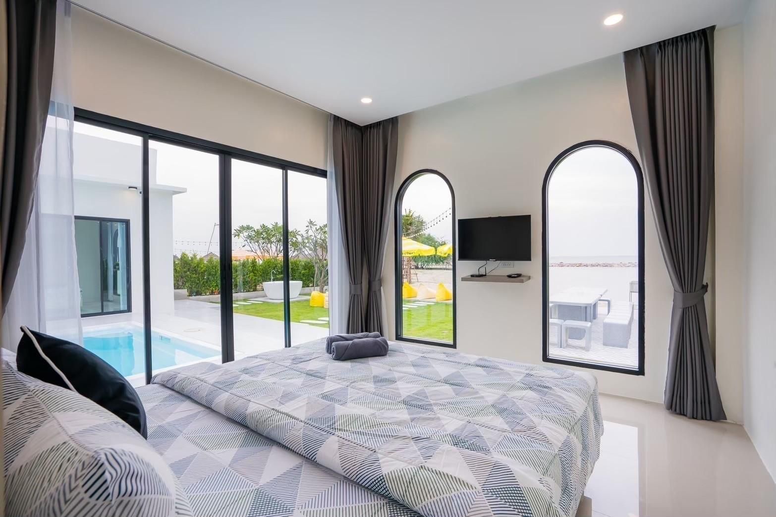 5 Bedrooms Pool Villa