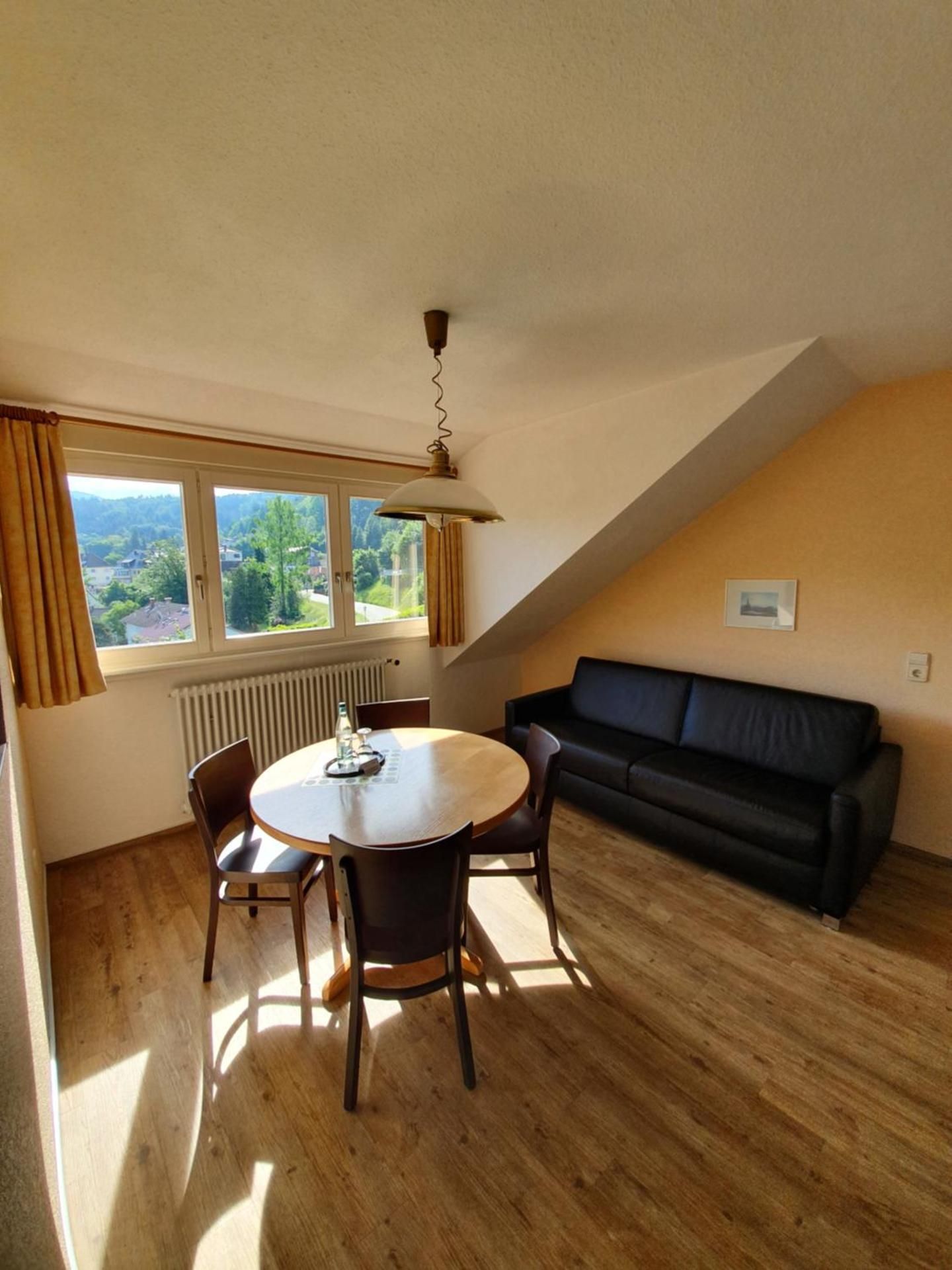 Family Room (2 Adults + 2 Children)