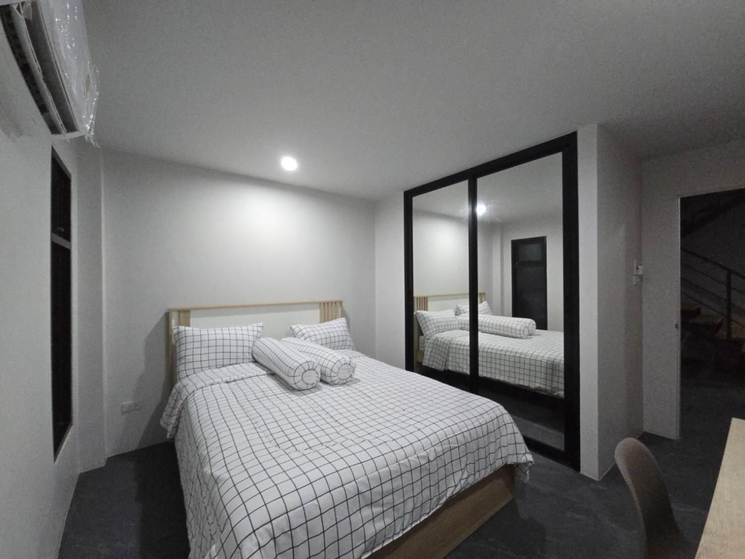 Moon Beach House Queen Room