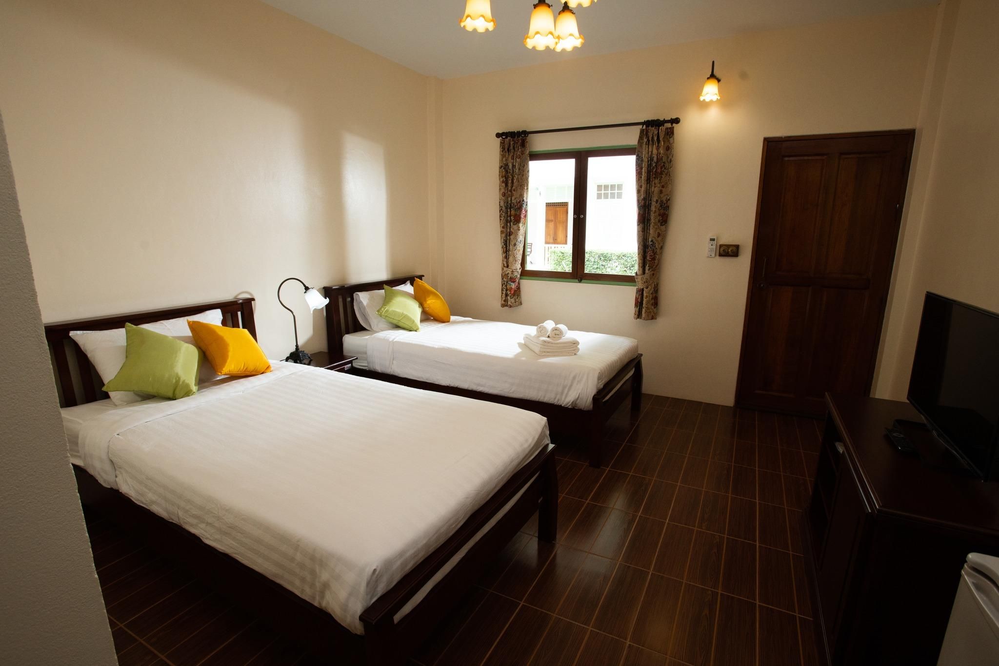 Khuanwichian Villa Twin Room