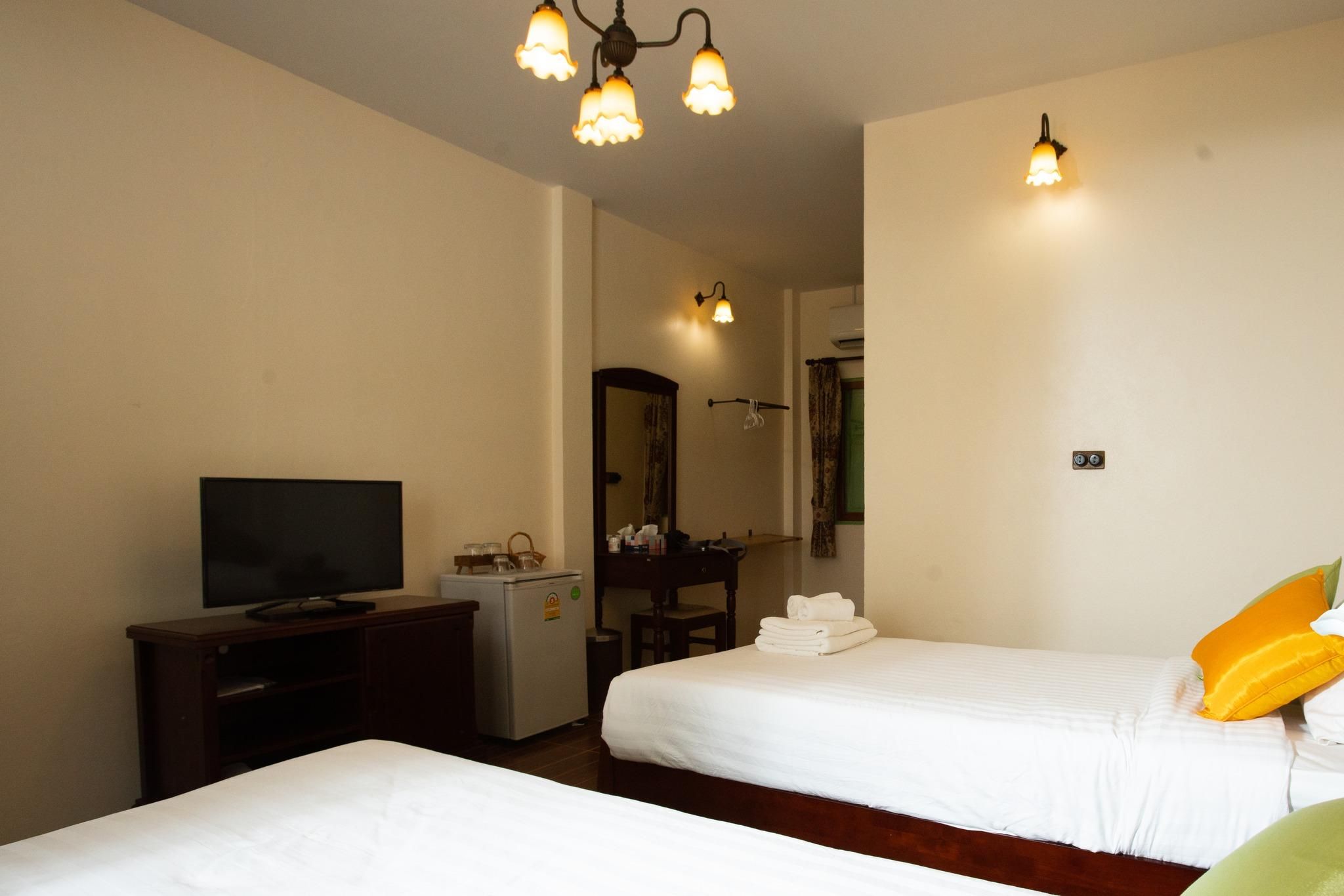 Khuanwichian Villa Twin Room 2