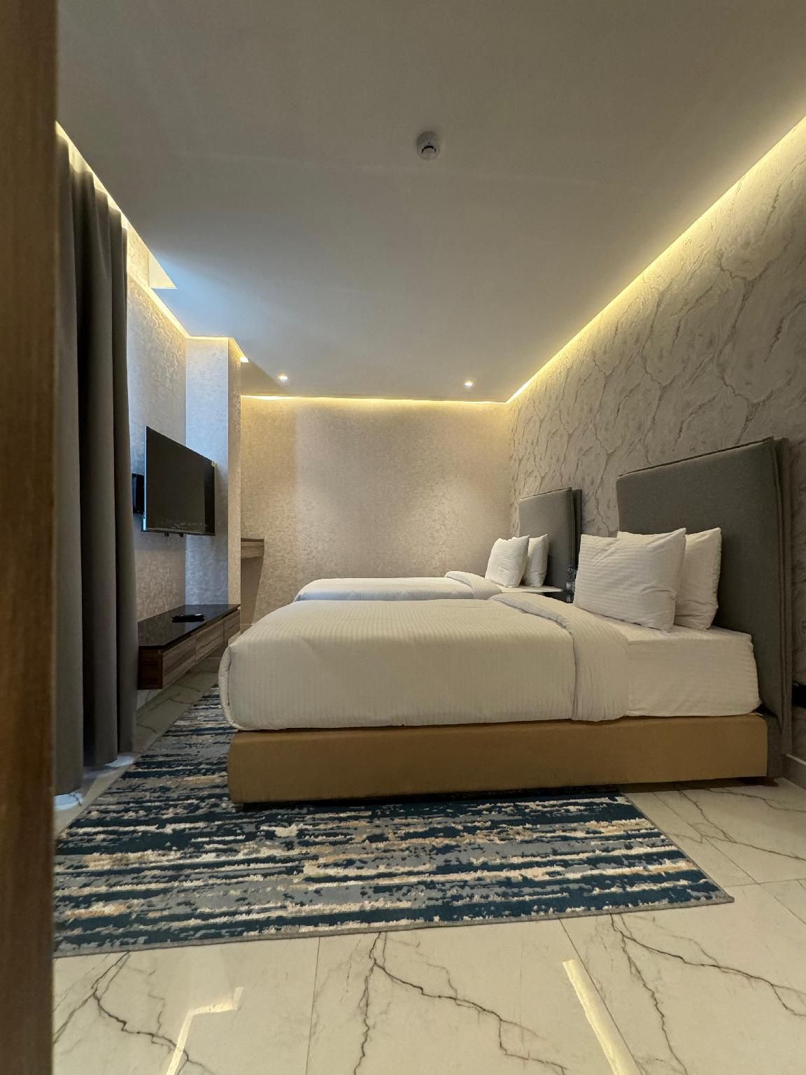 Royal Plaza Hotel Suite - Non-Smoking