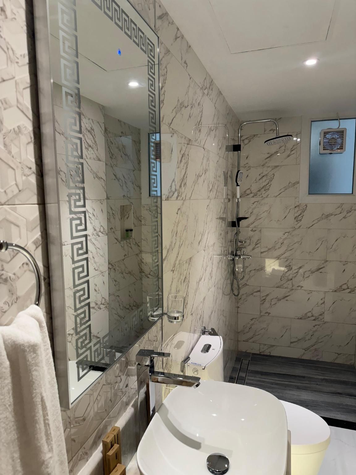 Royal Plaza Hotel Suite - Non-Smoking 3