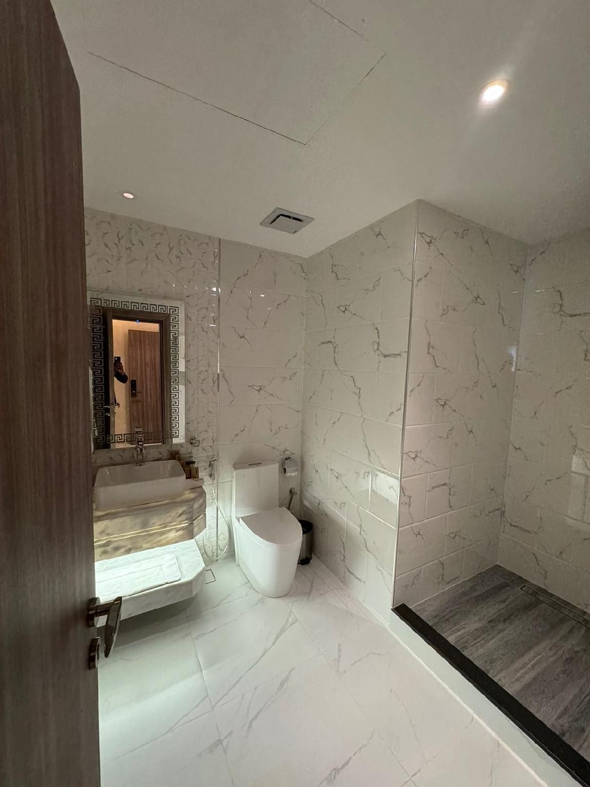 Deluxe King Room with Sofa Bed - Non-Smoking