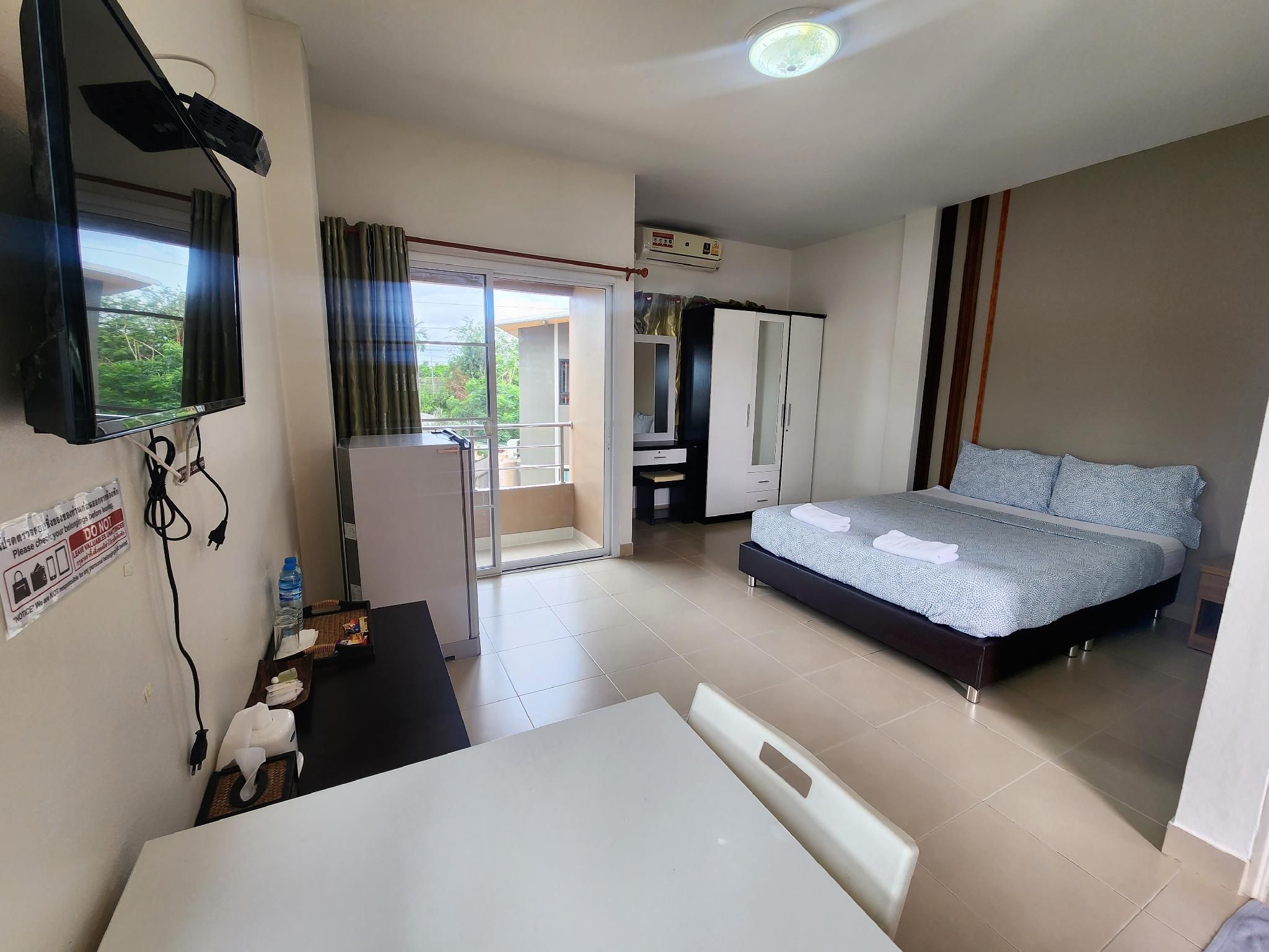 Standard with 1 Queen Bed