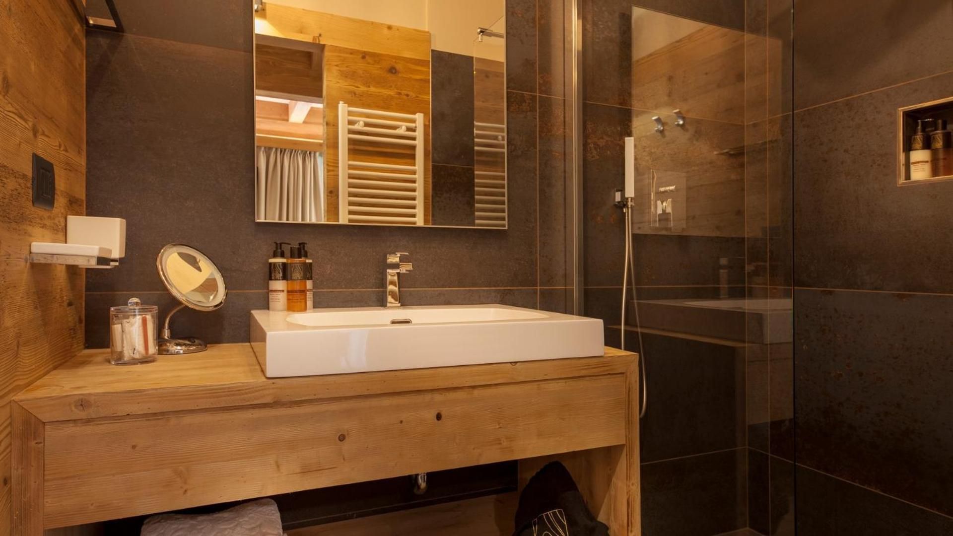 Suite with Mountain View
