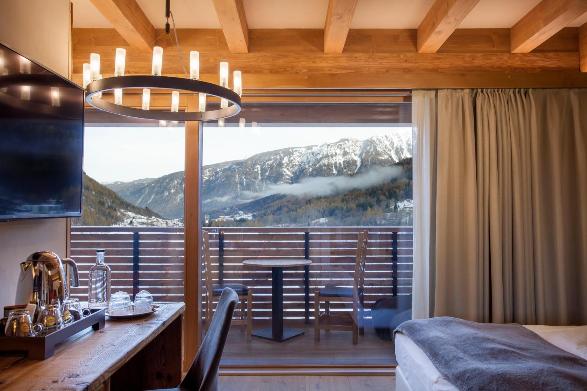 Suite with Mountain View