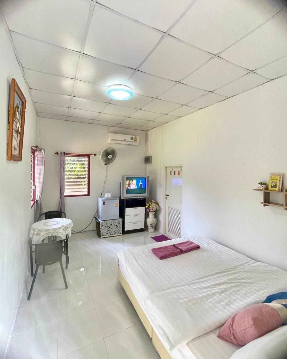 Panpim Resort Queen Room with Garden View