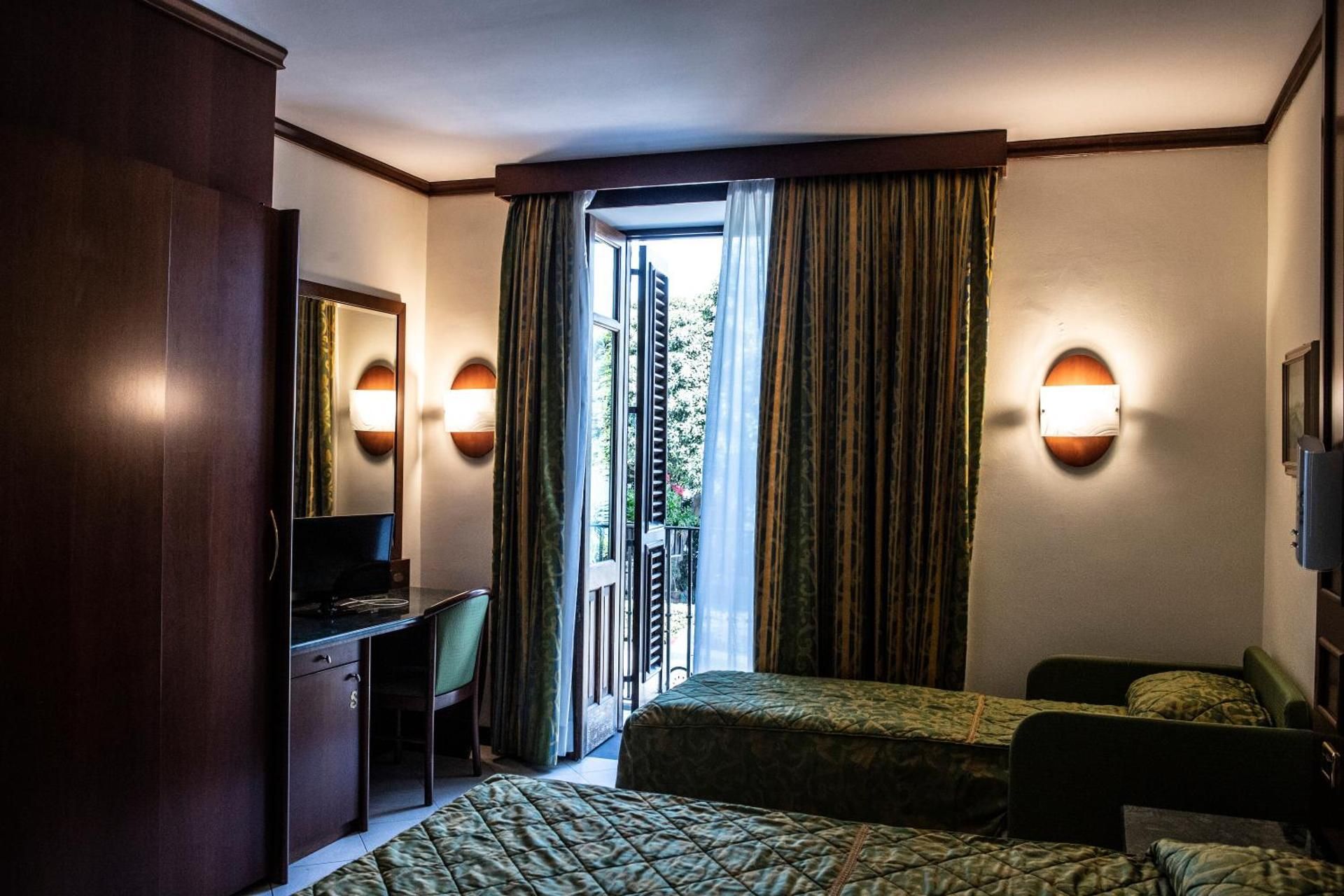 Triple Room with Sea View