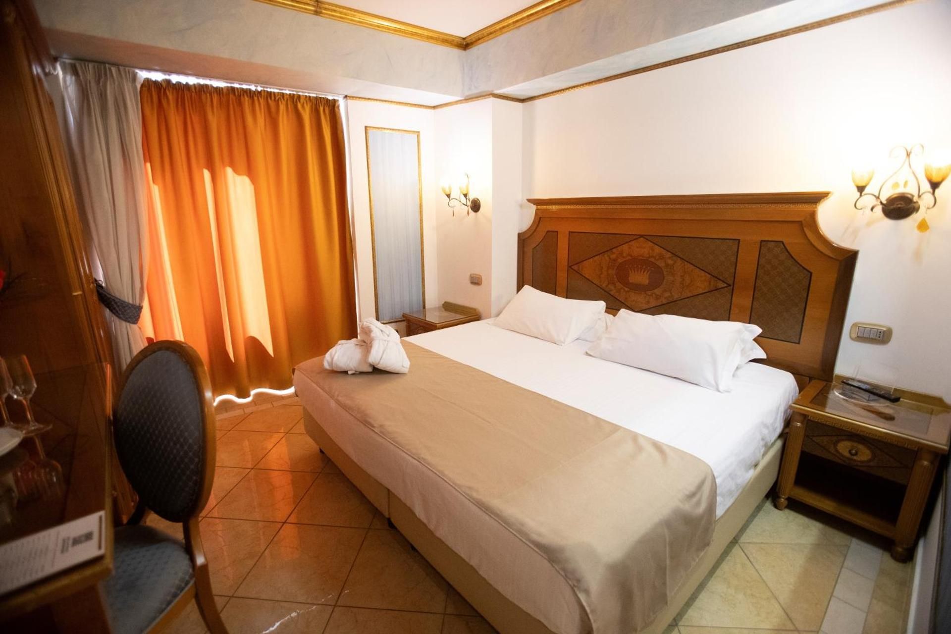Deluxe Double Room with Balcony and Sea View