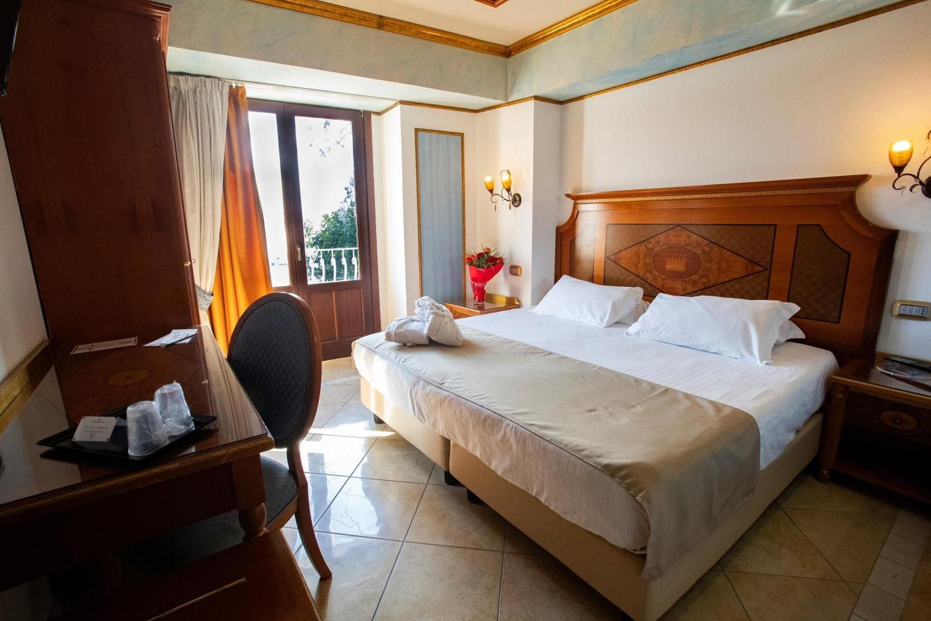 Deluxe Double Room with Balcony and Sea View