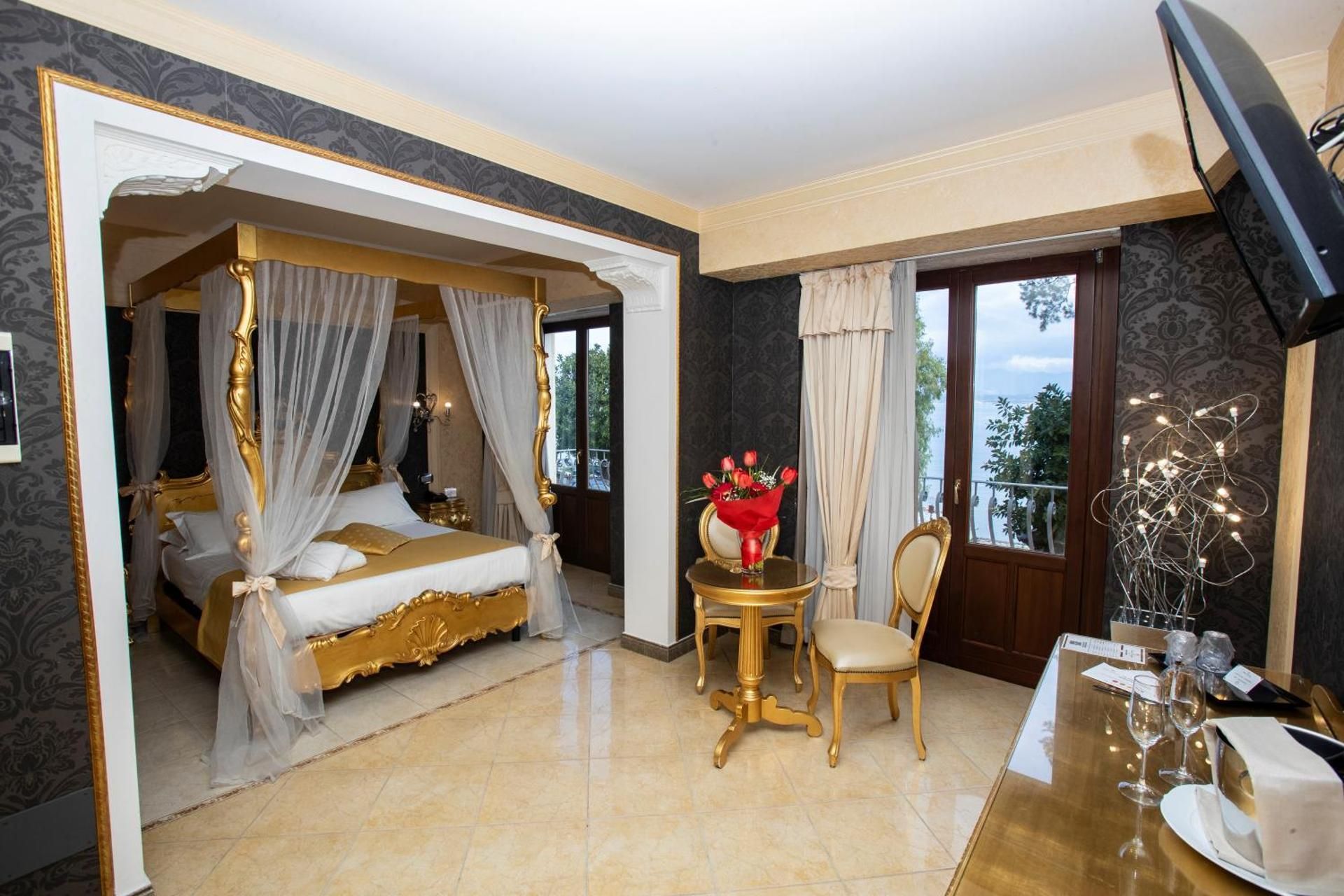 Deluxe Suite with Sea View