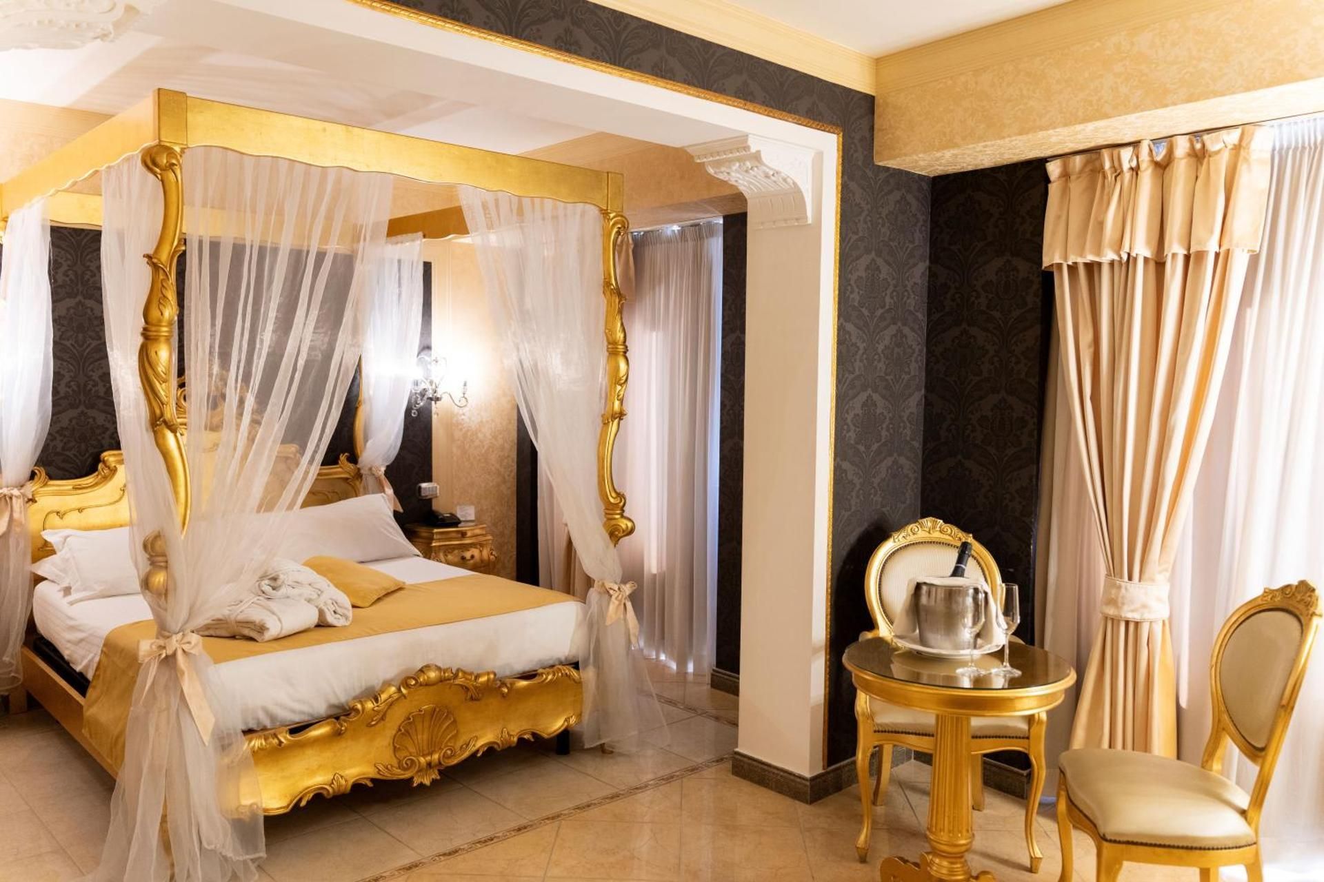 Deluxe Suite with Sea View
