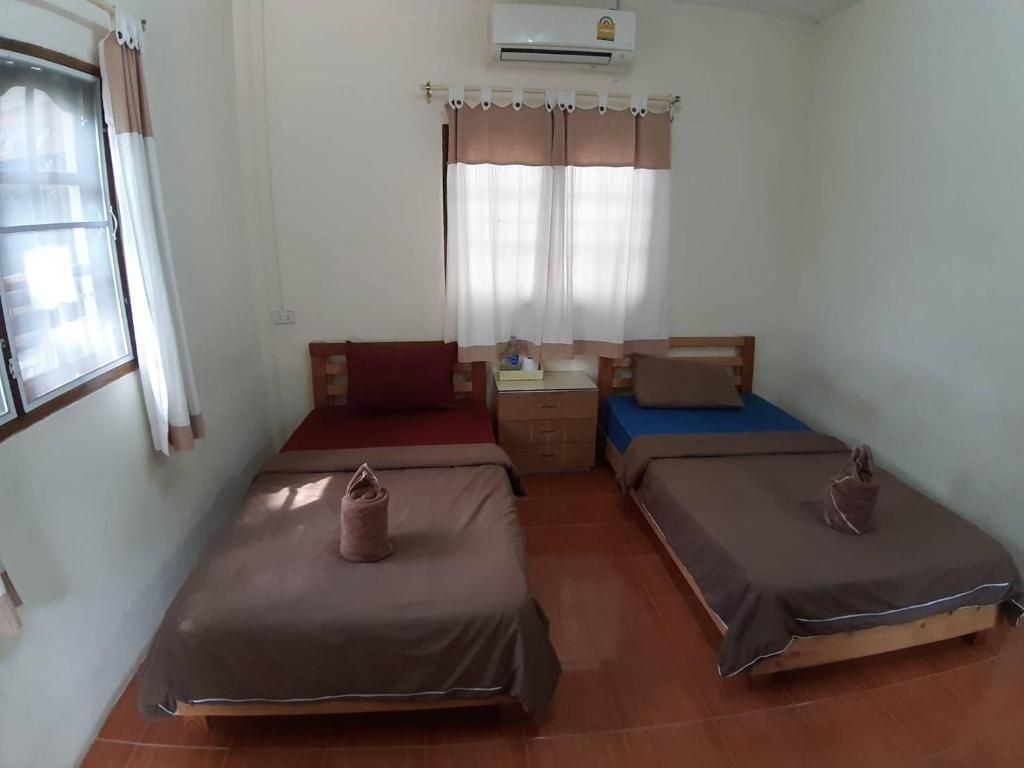 Forest Standard Twin Beds Room