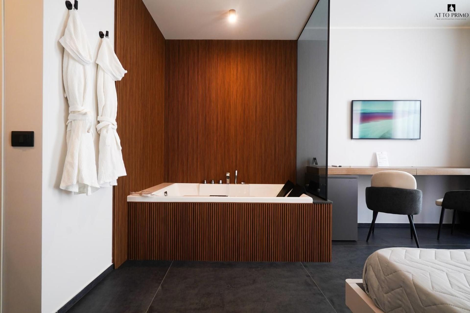 King Room with Spa Bath