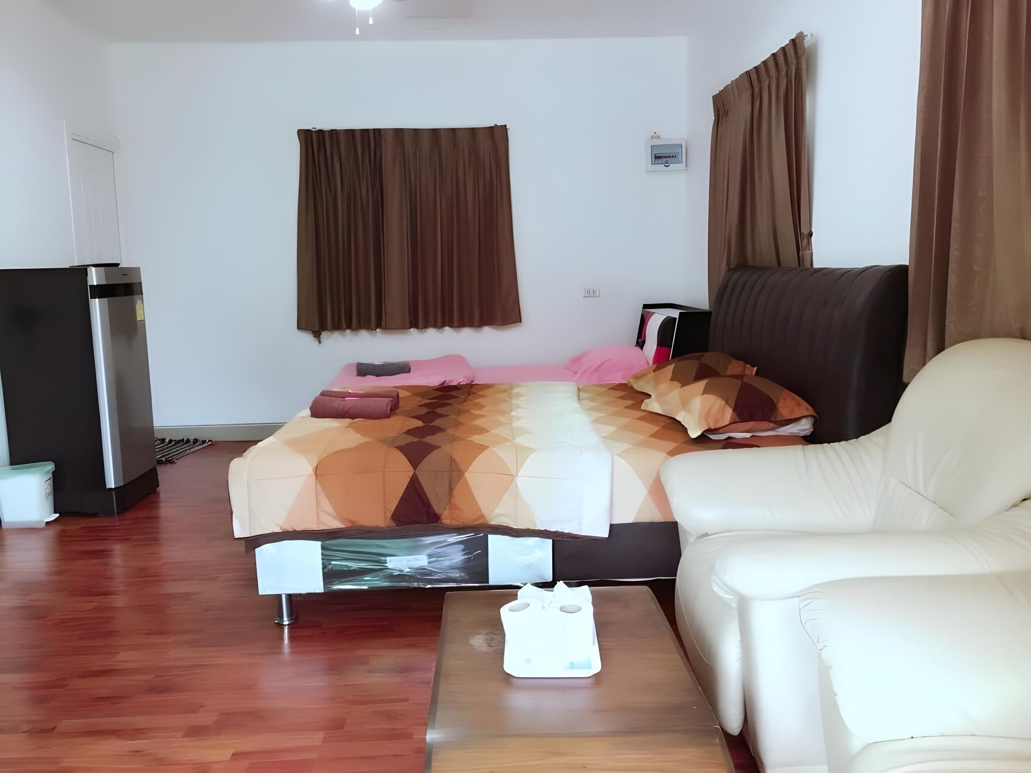 Rim Bueng Suan Prik Resort Triple Room 2