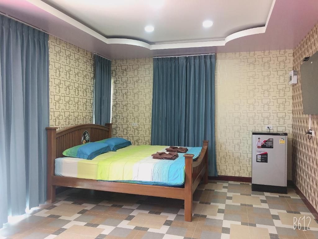 Rim Bueng Suan Prik Resort Standard Quadruple Room