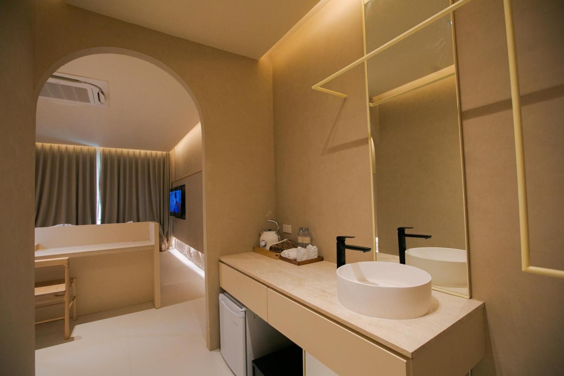 Pool Access King Room