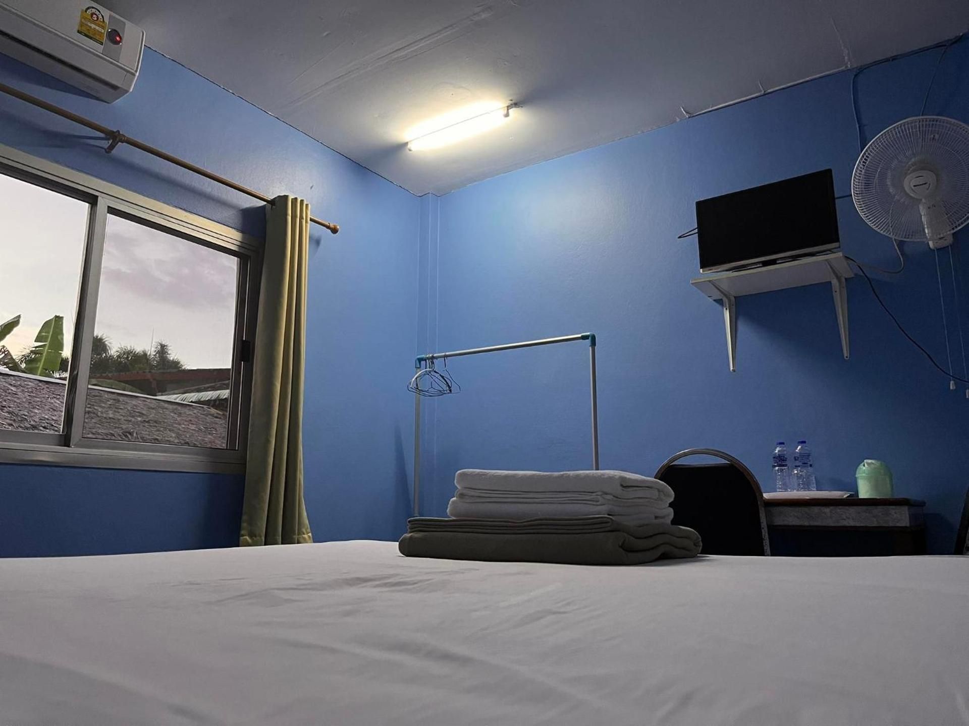 Metro Palace Satun Budget Double Room with Fan 3