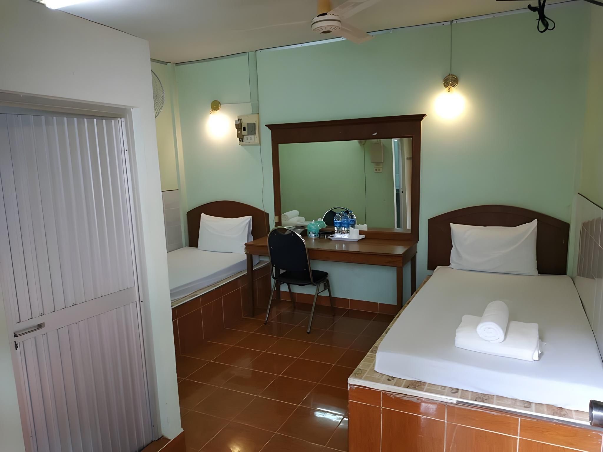 Metro Palace Satun Twin Bed Room 3