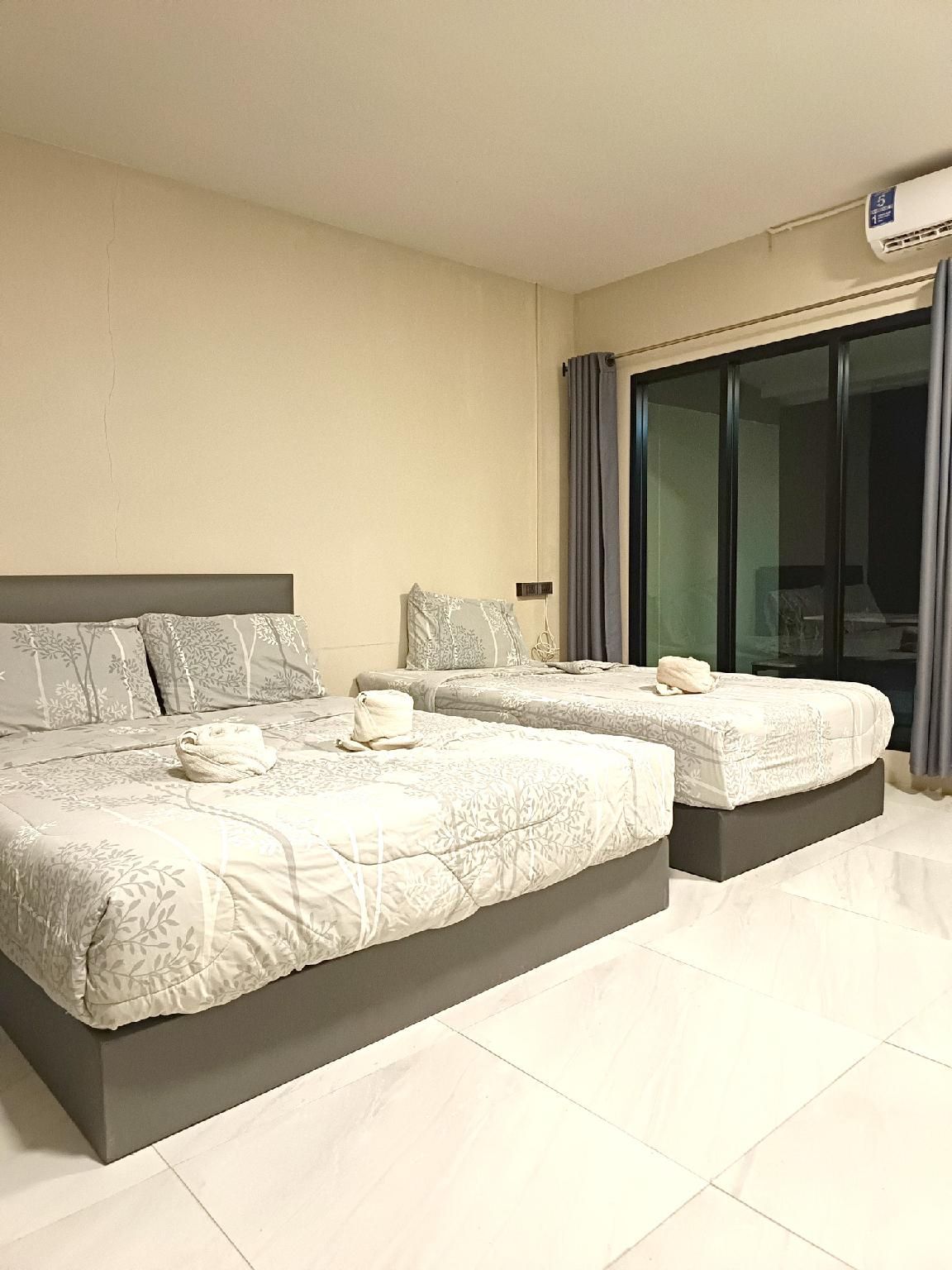 Family 3 Pax with Window, 1 King and 1 Single