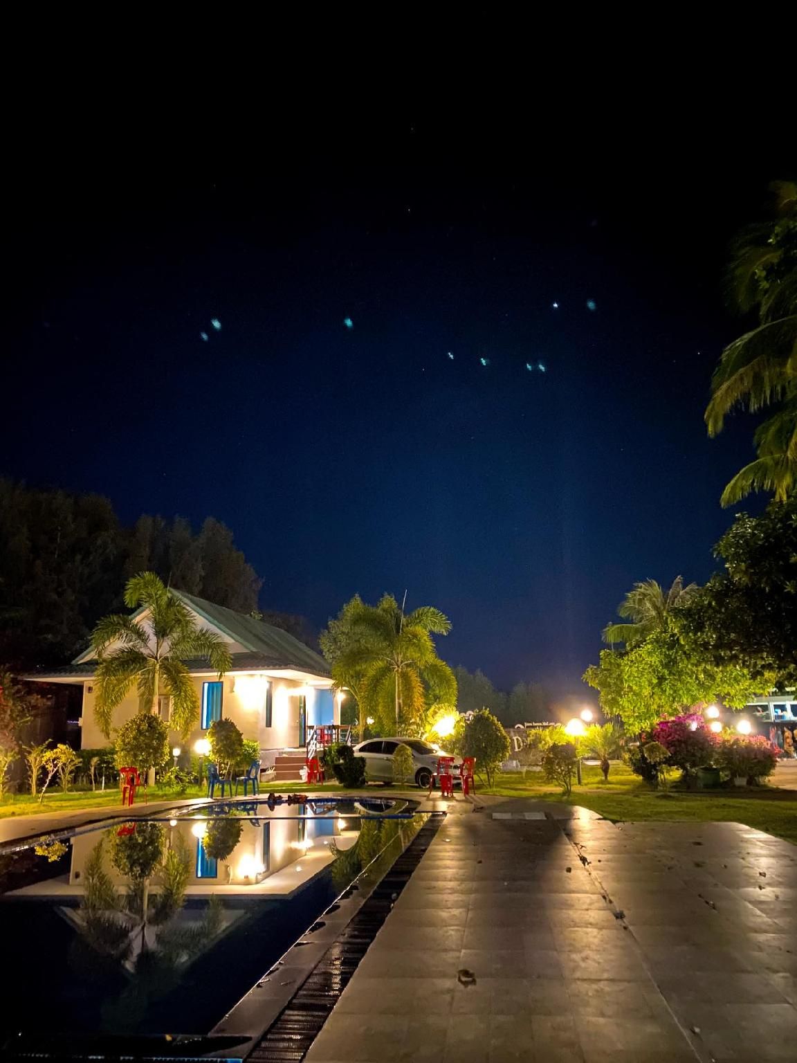 Family 4 Pax with Window, 1 King and 2 Single