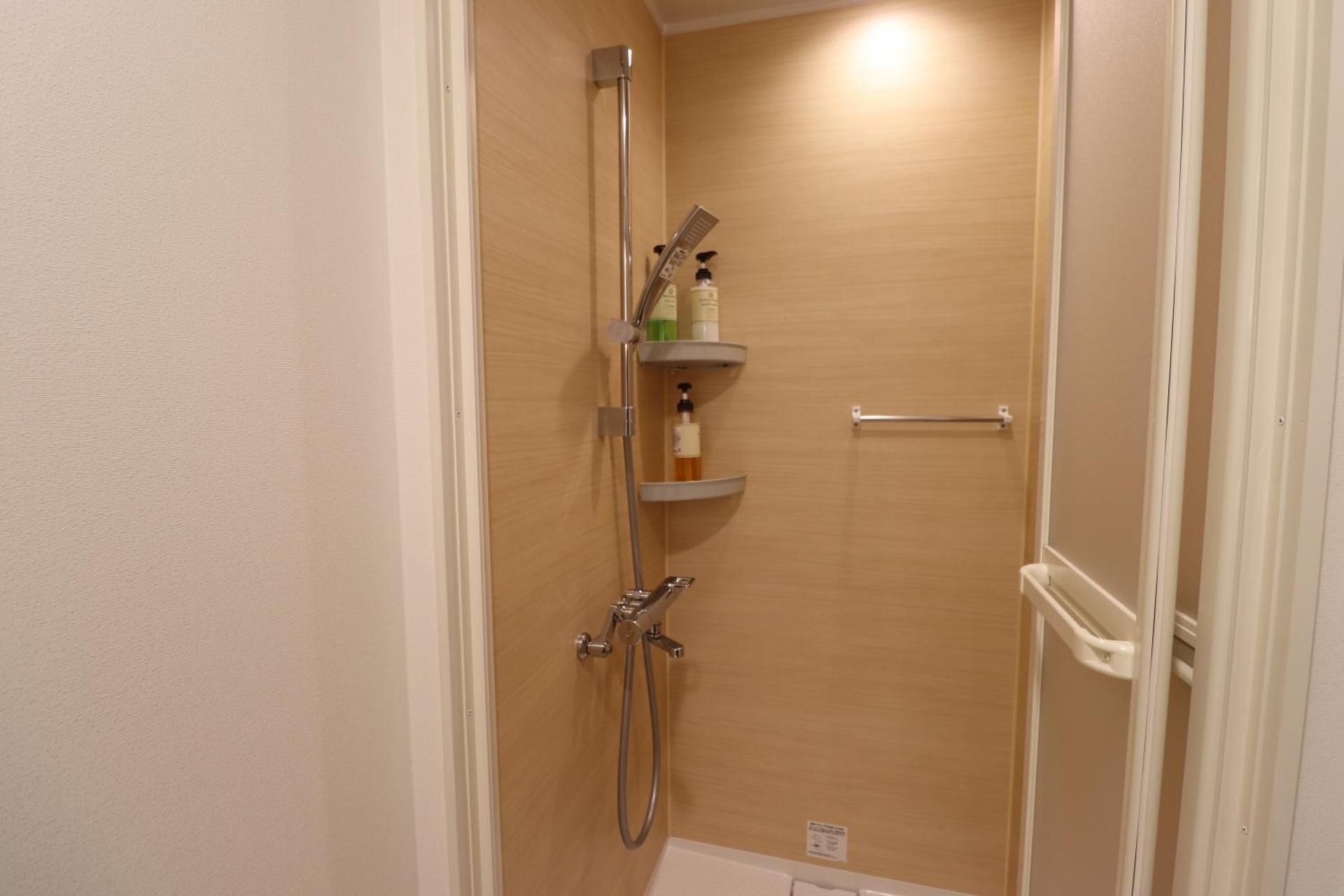 Superior Capsule Room for Male