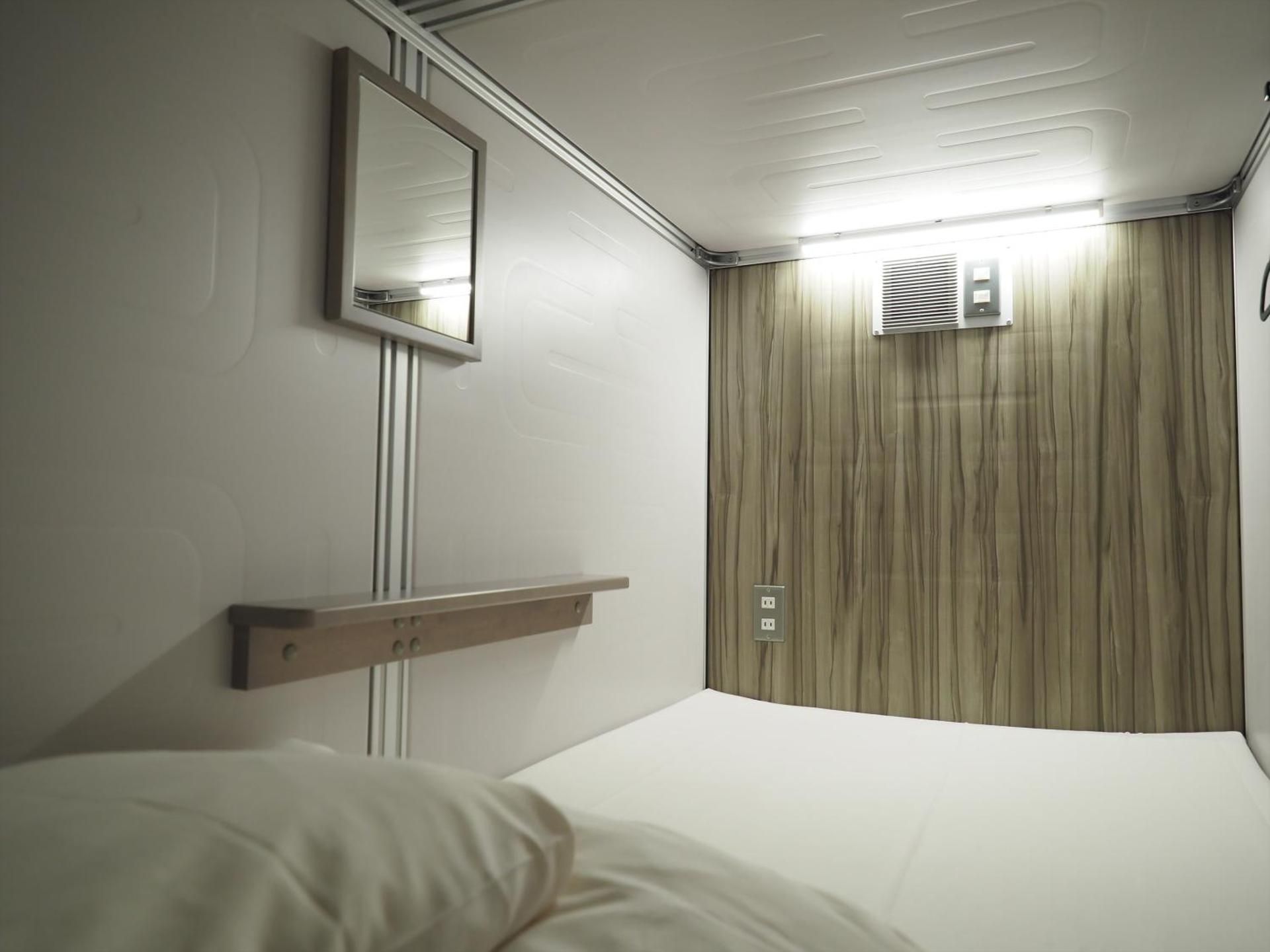 Superior Capsule Room for Male