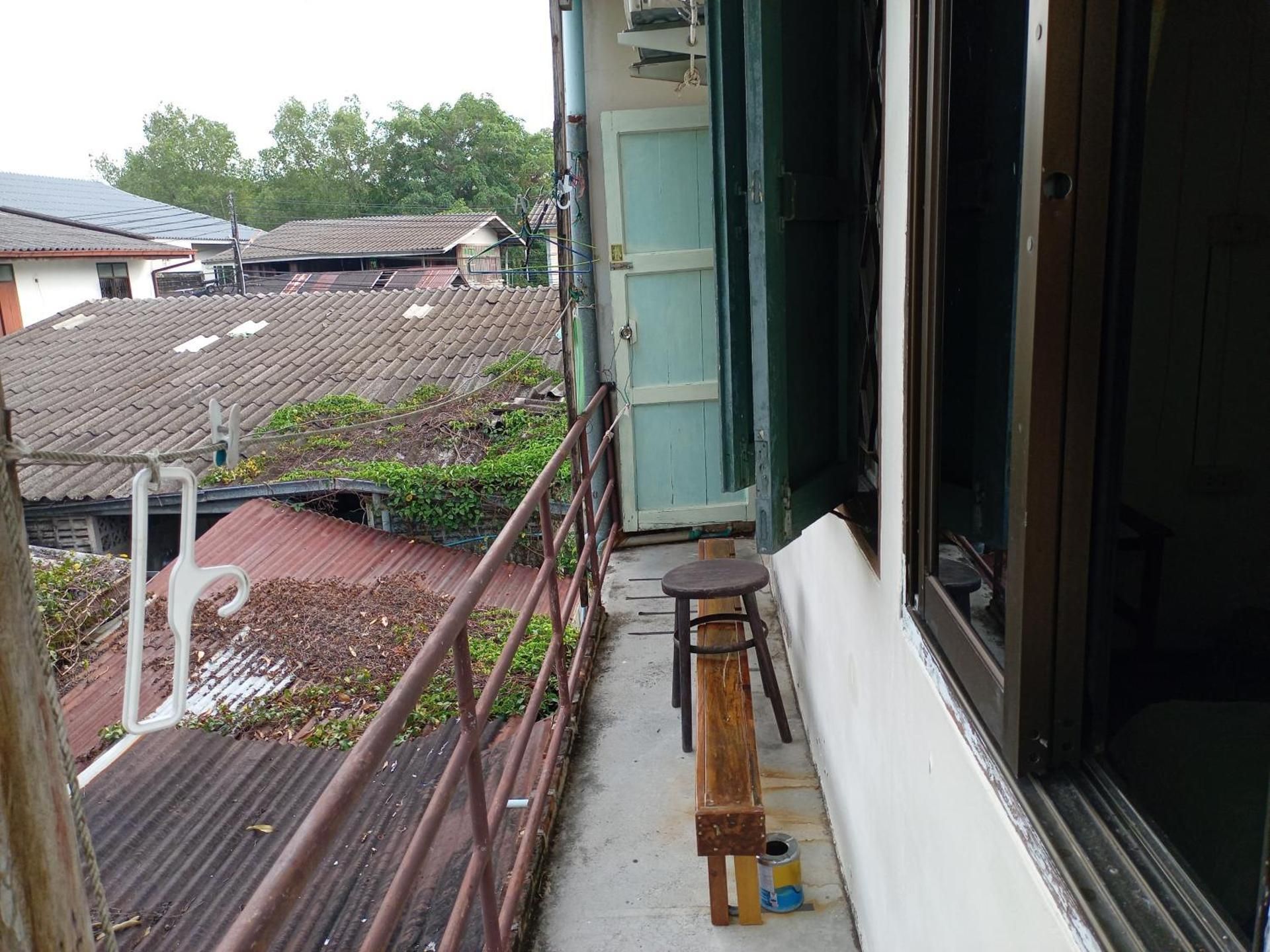 Queen Room with Shared Bathroom