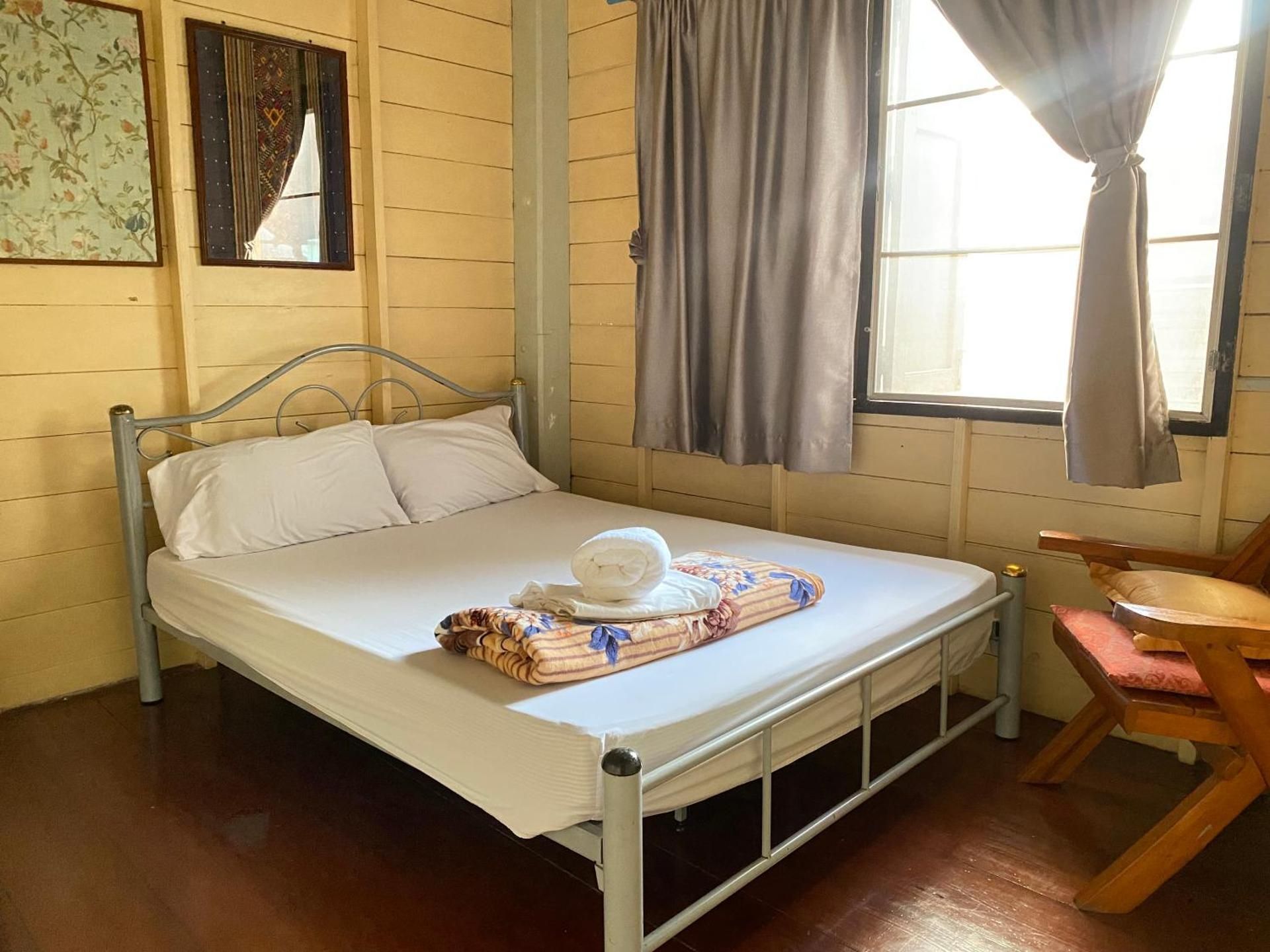 Baan Jaidee Guesthouse Double Room with Shared Toilet 3