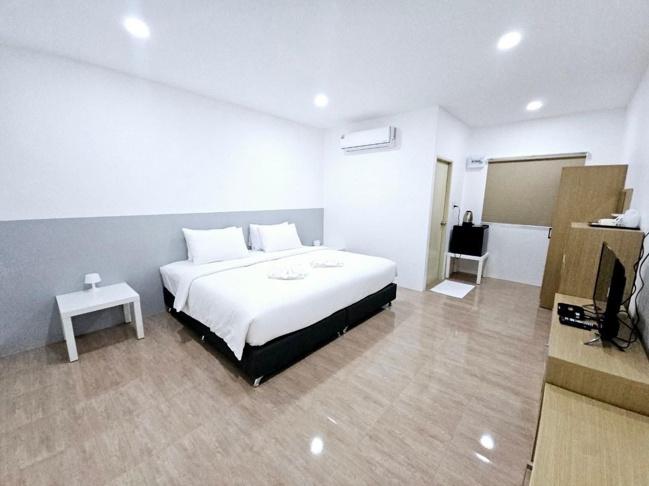 Suvarn Glaew Thong Resort Standard Double Room
