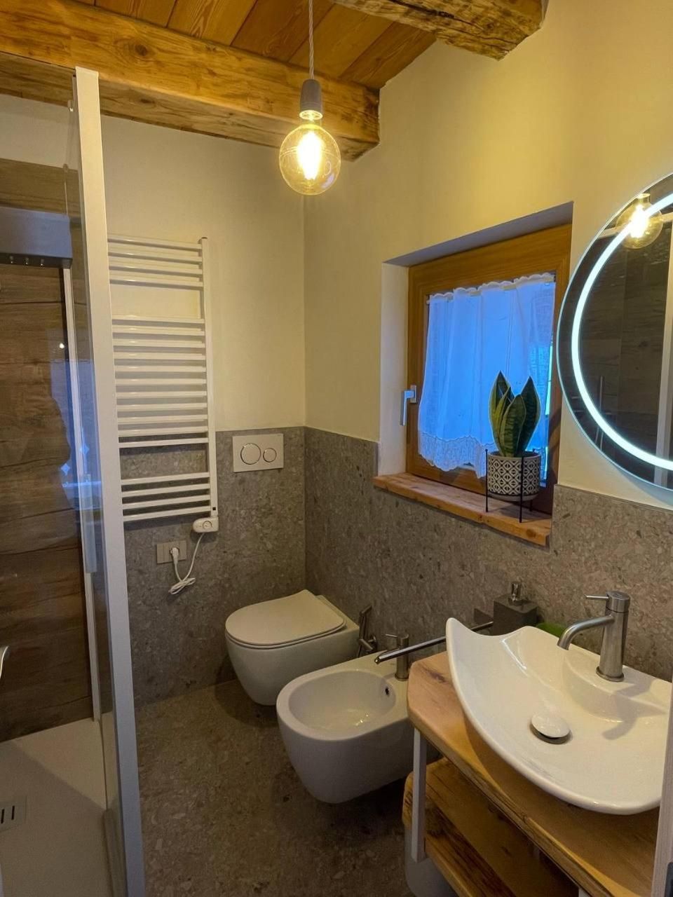 Quadruple Room with Private Bathroom