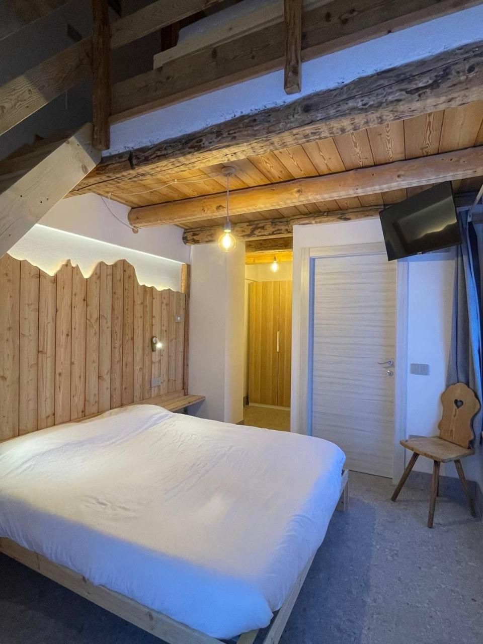 Quadruple Room with Private Bathroom