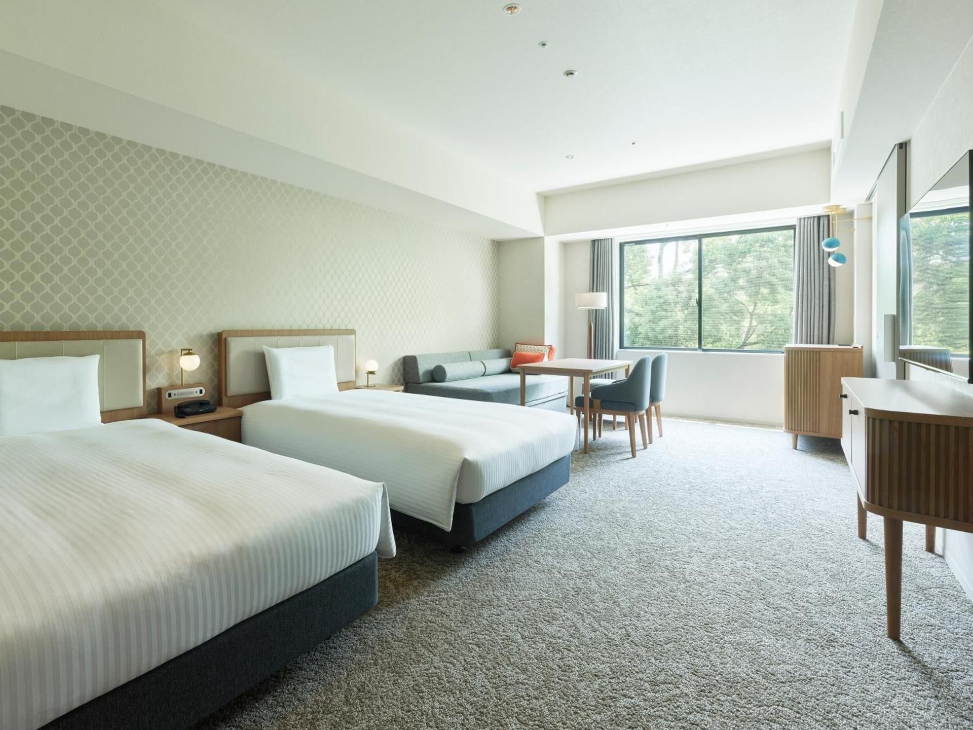Accessible Deluxe Twin Room with Ostomy Friendly Toilet