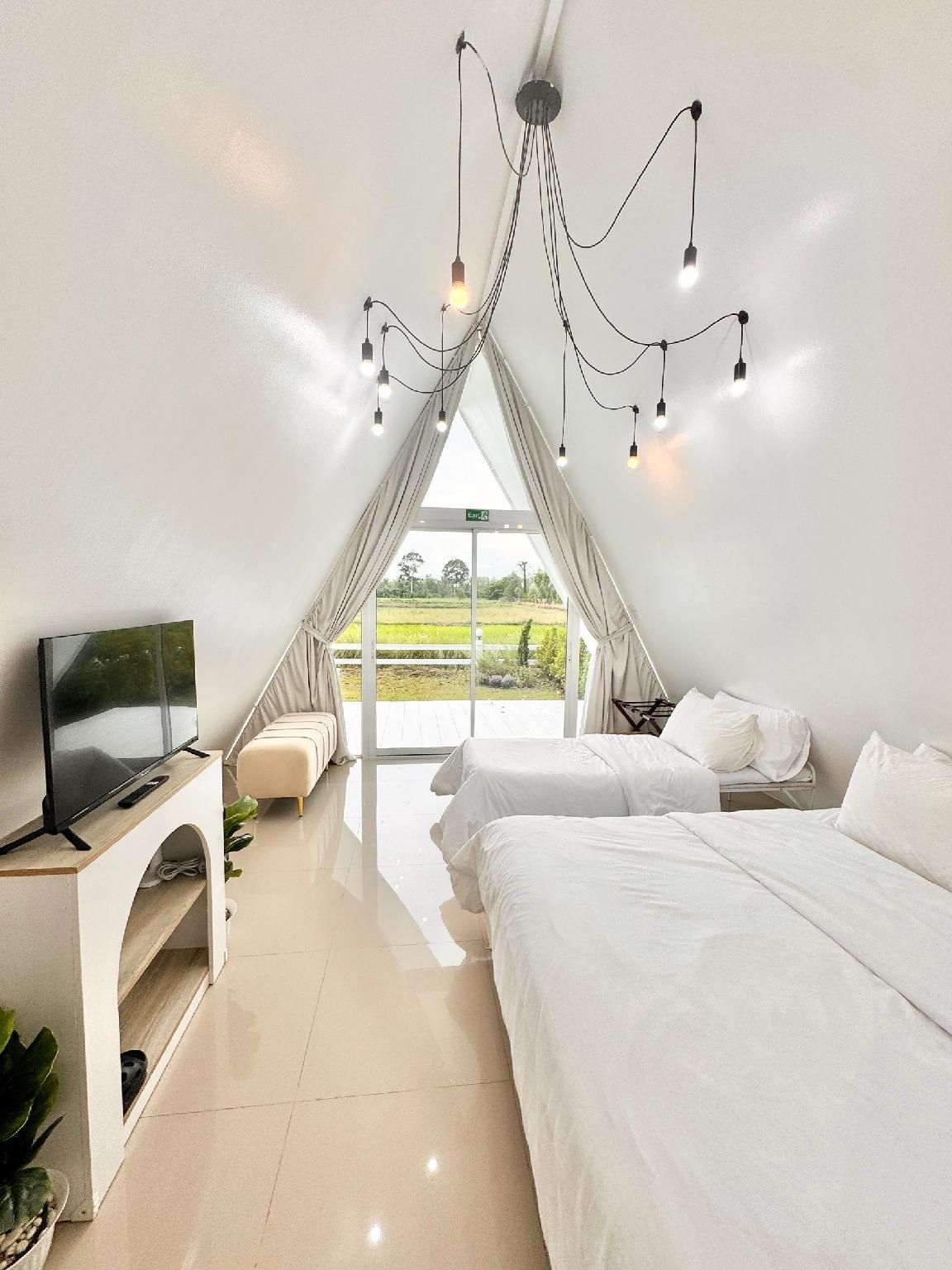 Us and Ours cafe'&bed Triple Deluxe Garden View