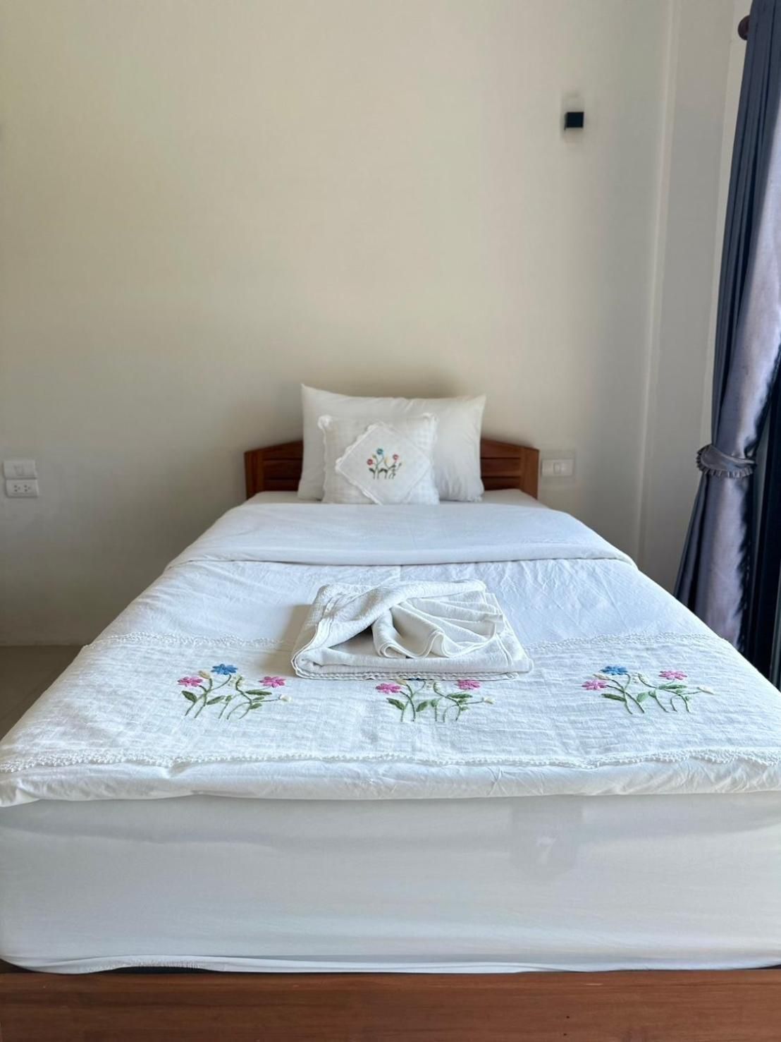 Ban Suweena Deluxe Twin Room 3